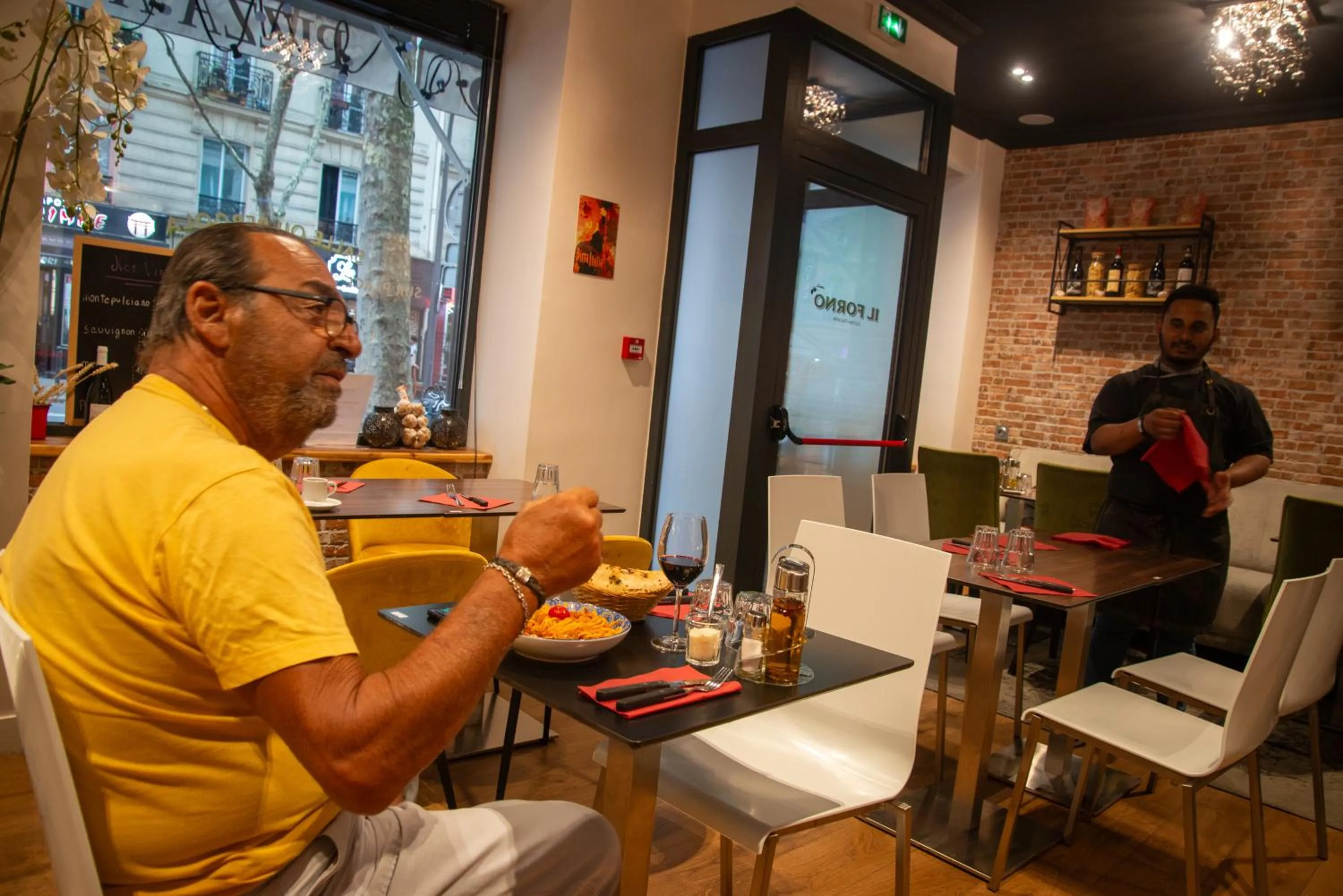 Restaurant/places to eat in City Inn Paris