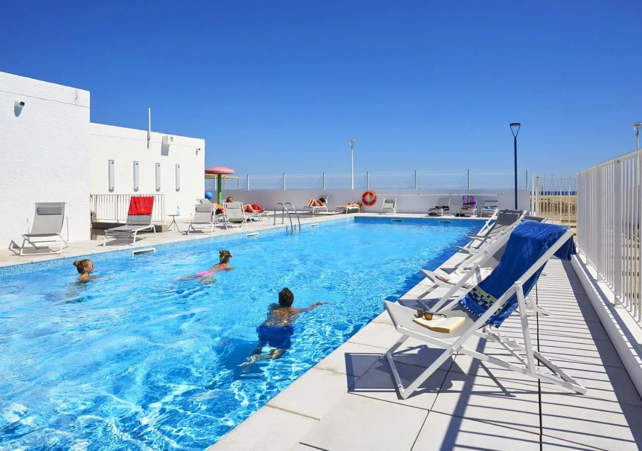 Swimming pool in Résidence Néméa Les Carrats - Port Leucate