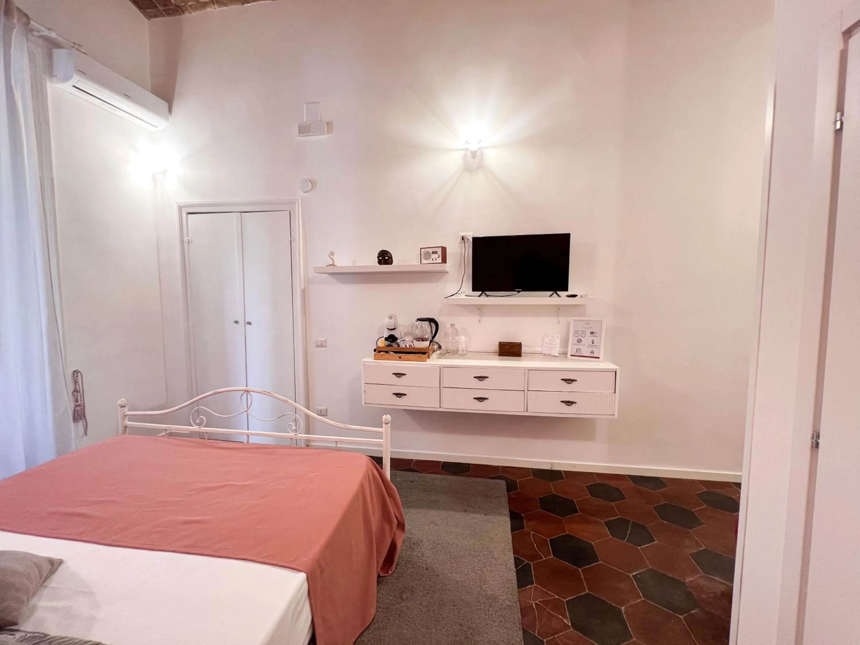 Bed in Suite Scarlatti