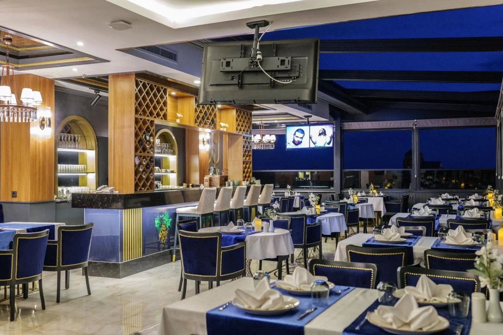 Restaurant/places to eat in Leslion Luxury Hotel