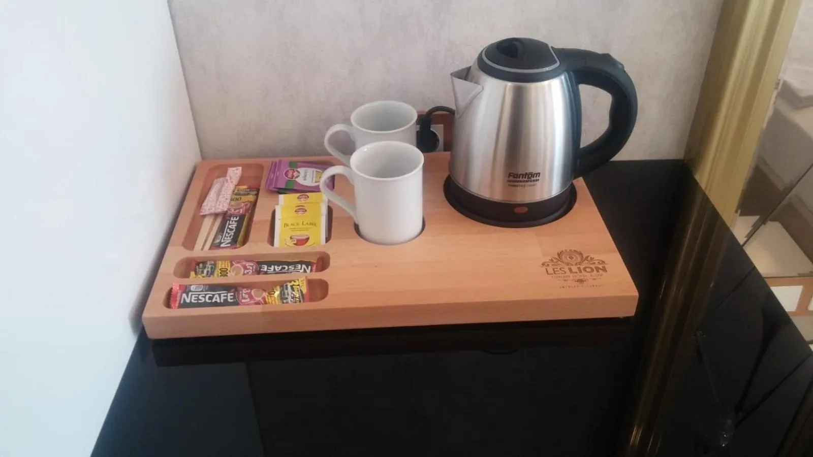 Coffee/tea facilities in Leslion Luxury Hotel