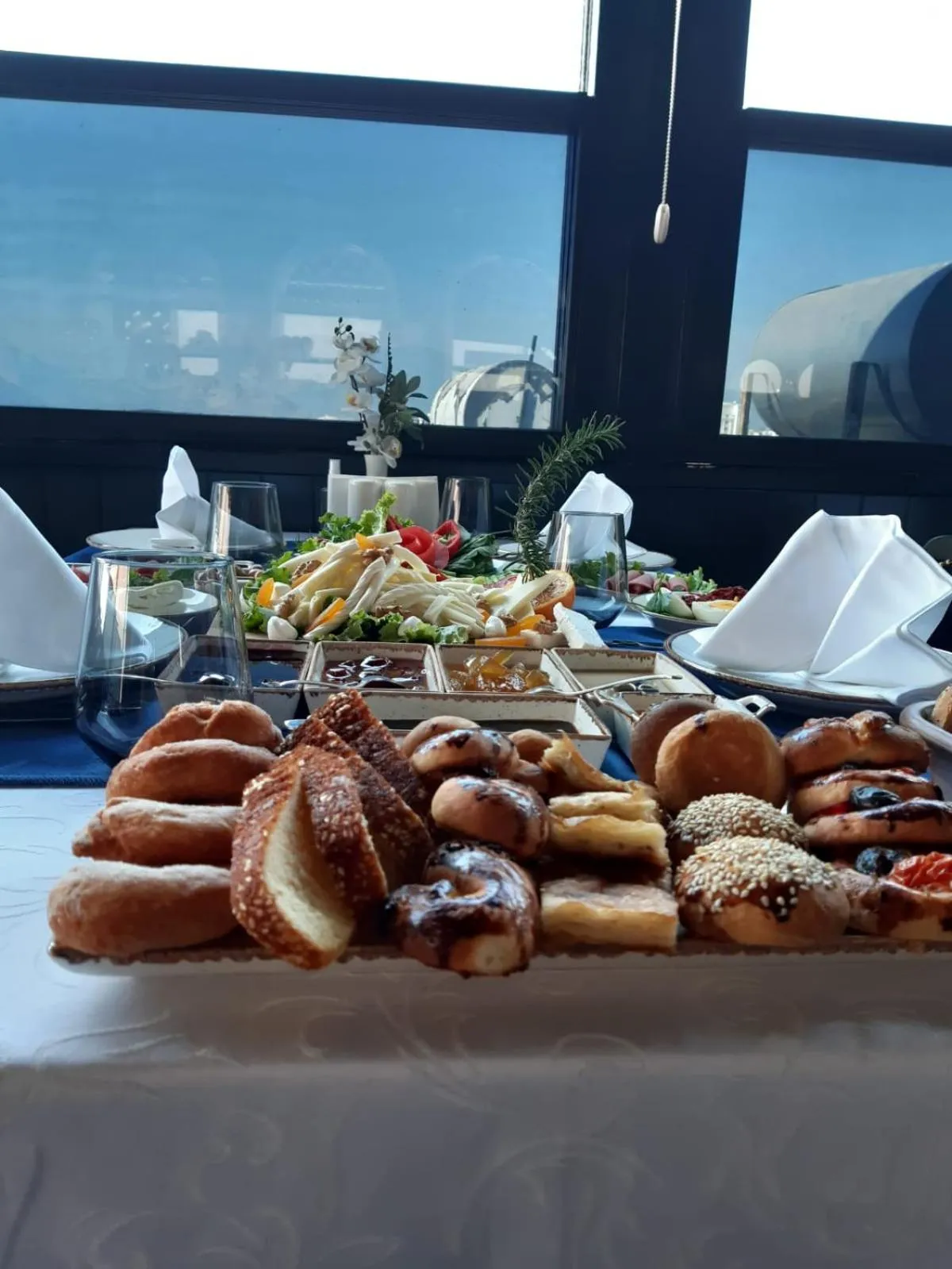 Restaurant/places to eat in Leslion Luxury Hotel