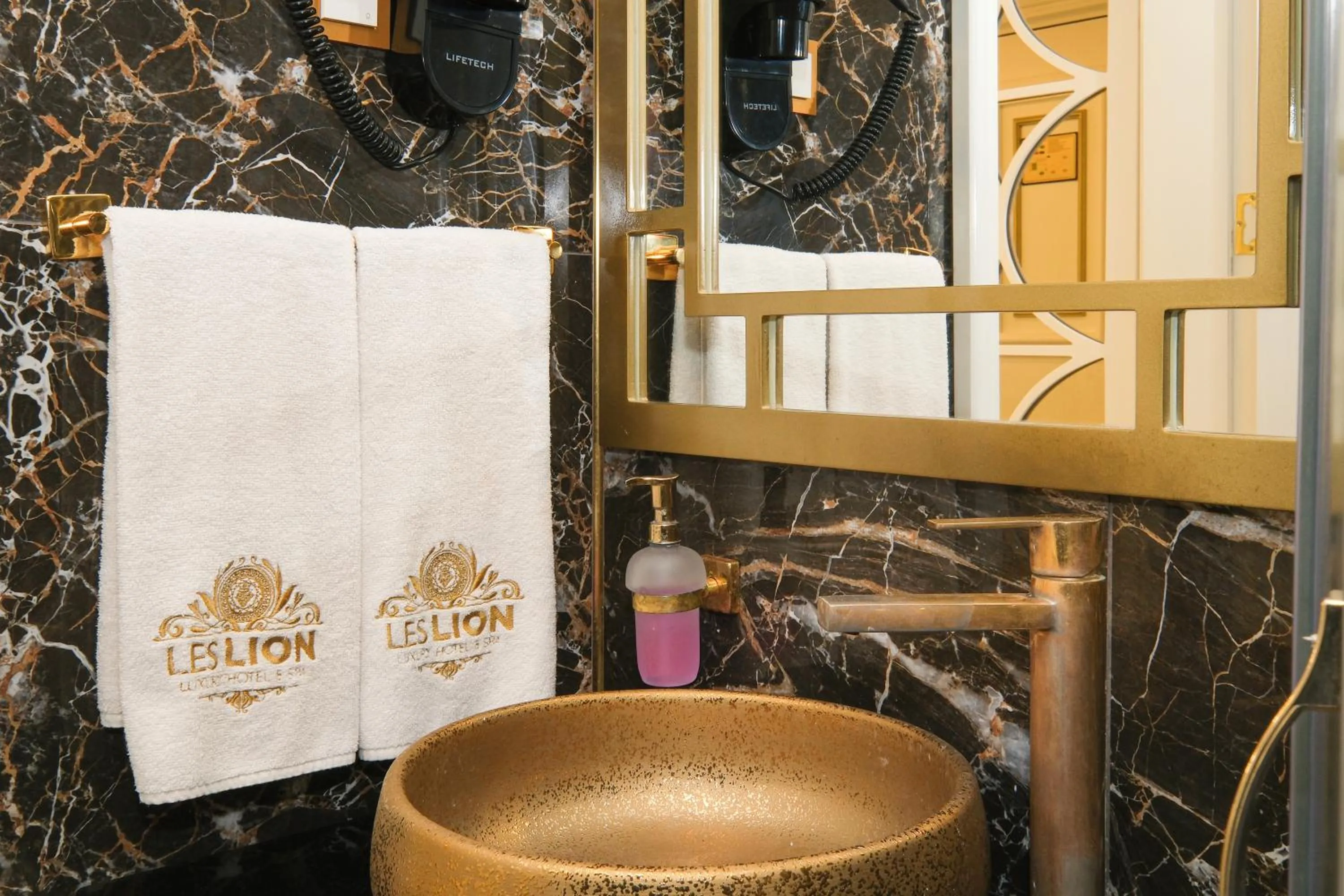 Leslion Luxury Hotel