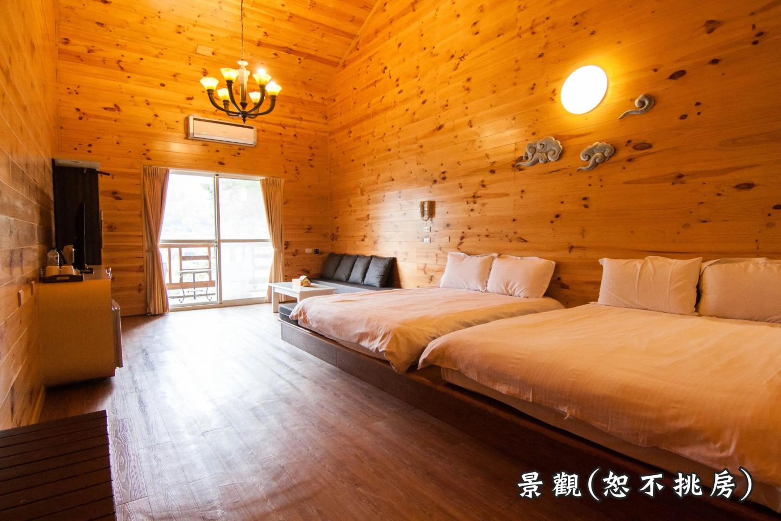 Photo of the whole room, Bed in Tingtau Villa