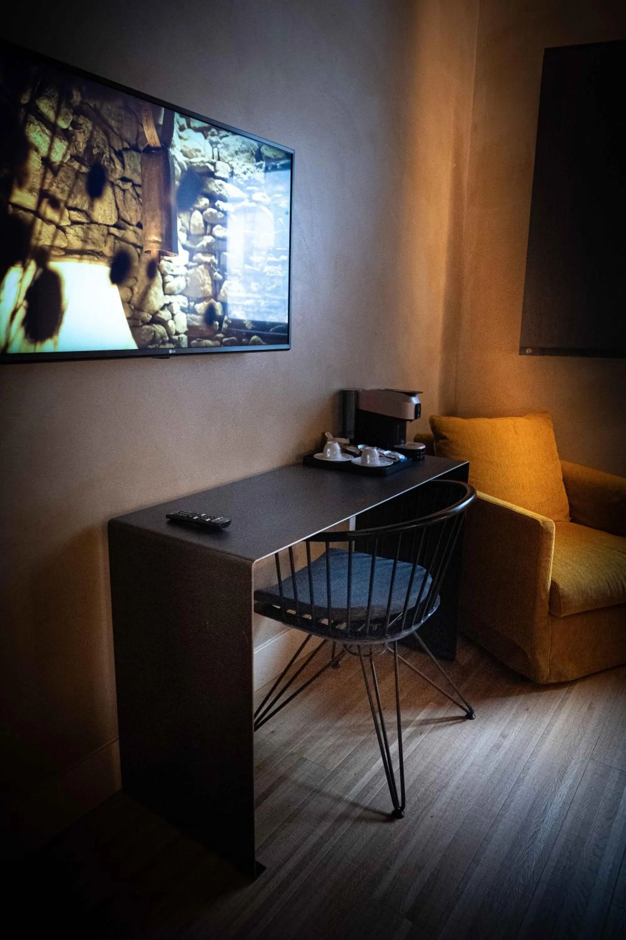 TV and multimedia in Les Pardines 1819 Mountain suites & SPA