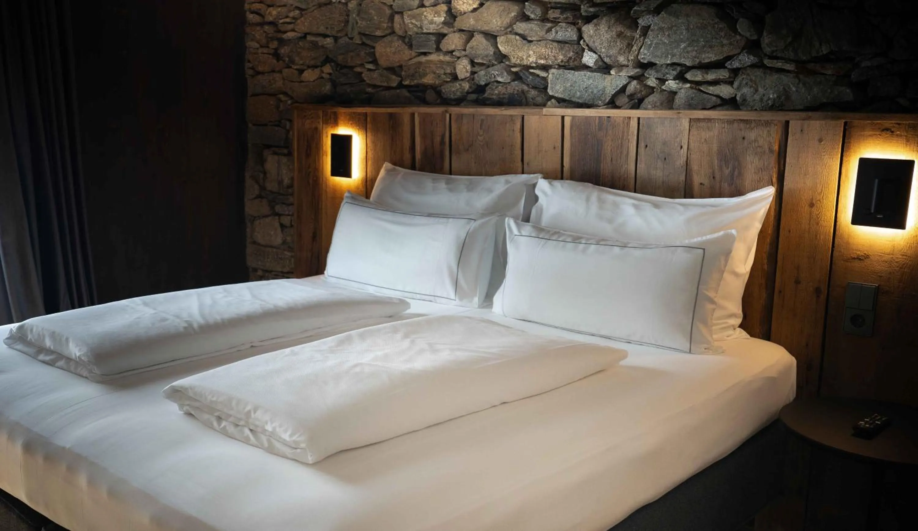 Bed in Les Pardines 1819 Mountain suites & SPA