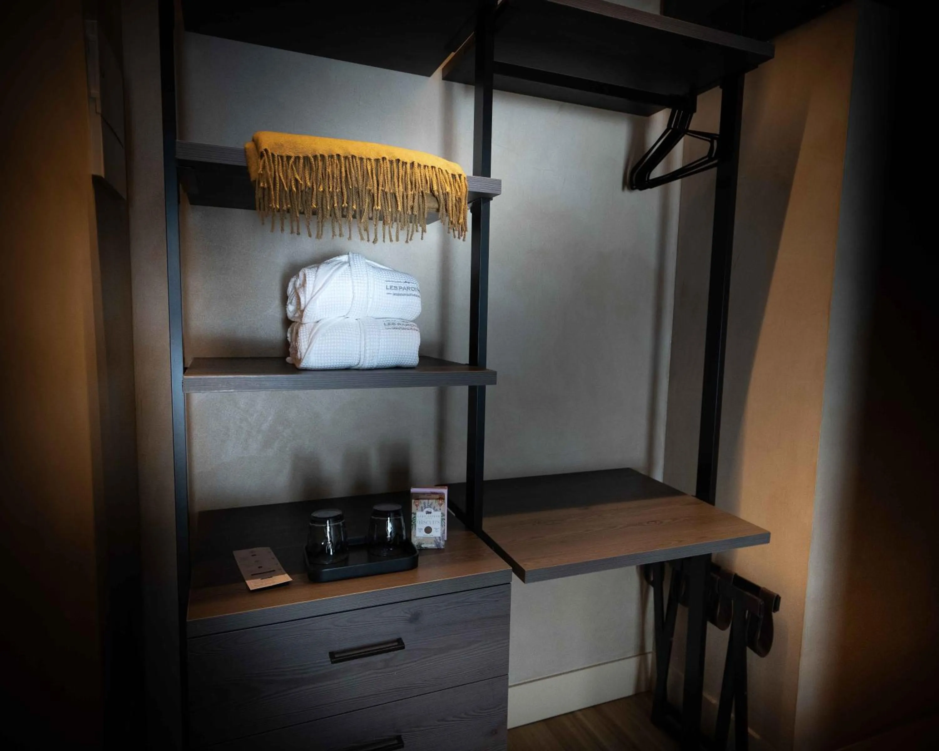 wardrobe in Les Pardines 1819 Mountain suites & SPA