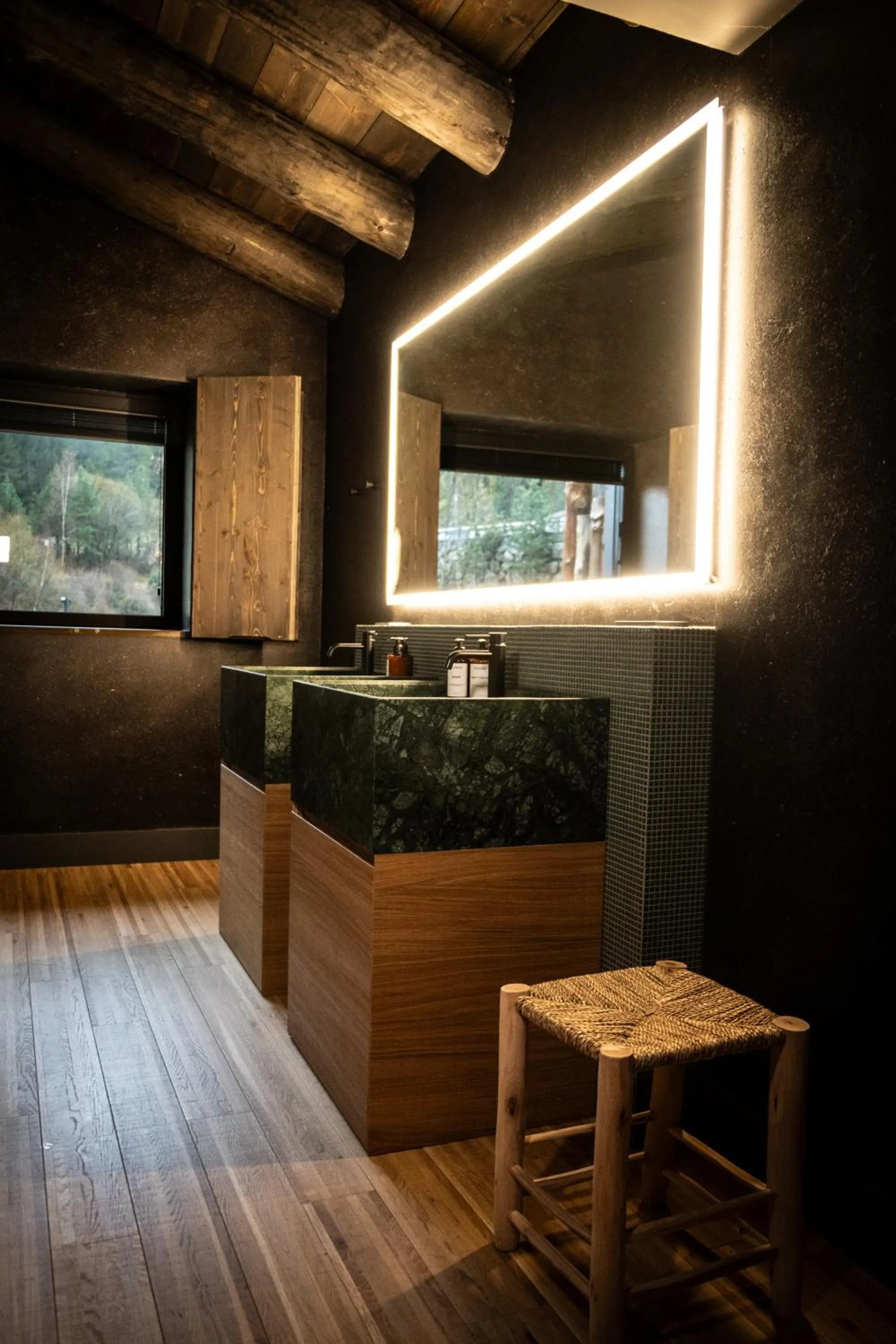 Bathroom in Les Pardines 1819 Mountain suites & SPA