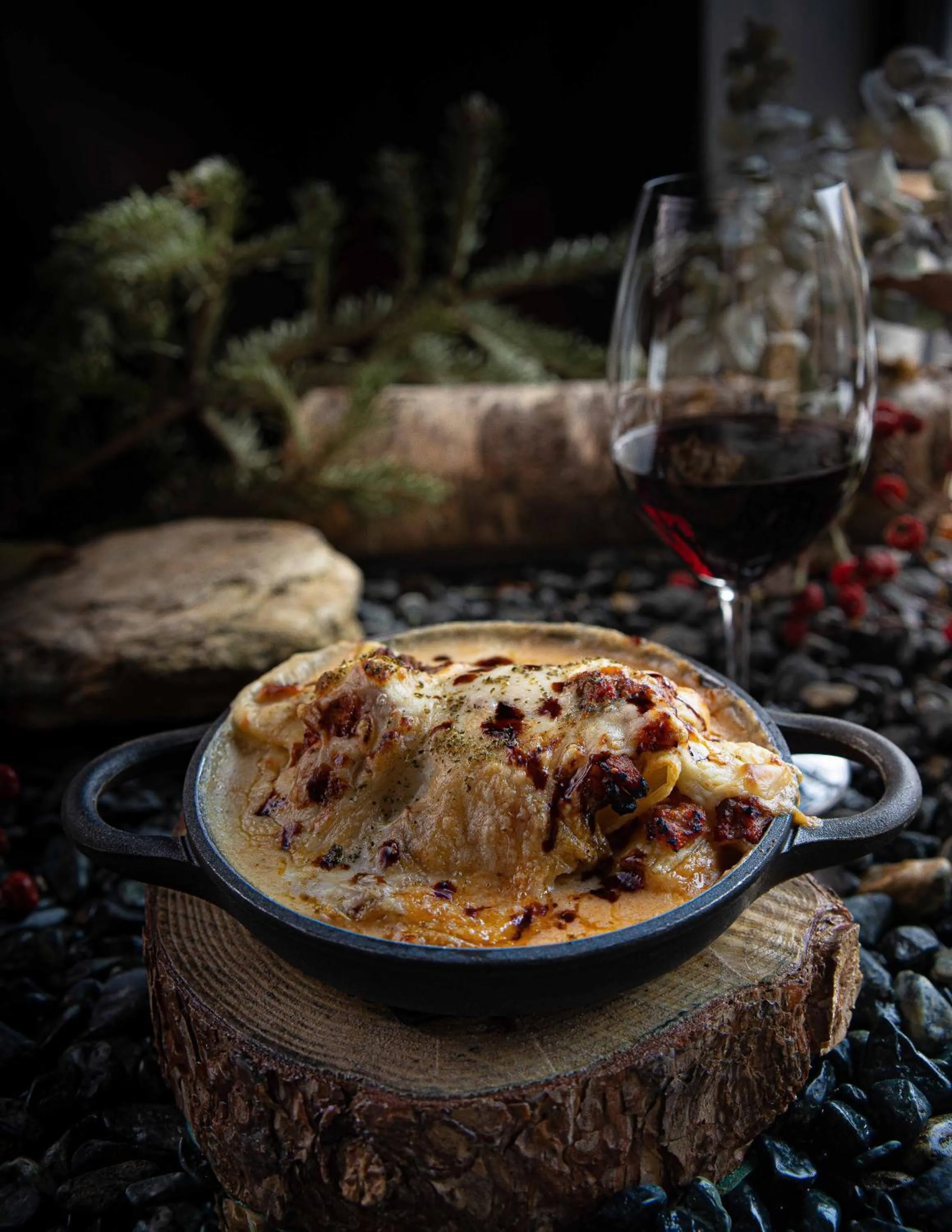 Restaurant/places to eat in Les Pardines 1819 Mountain suites & SPA