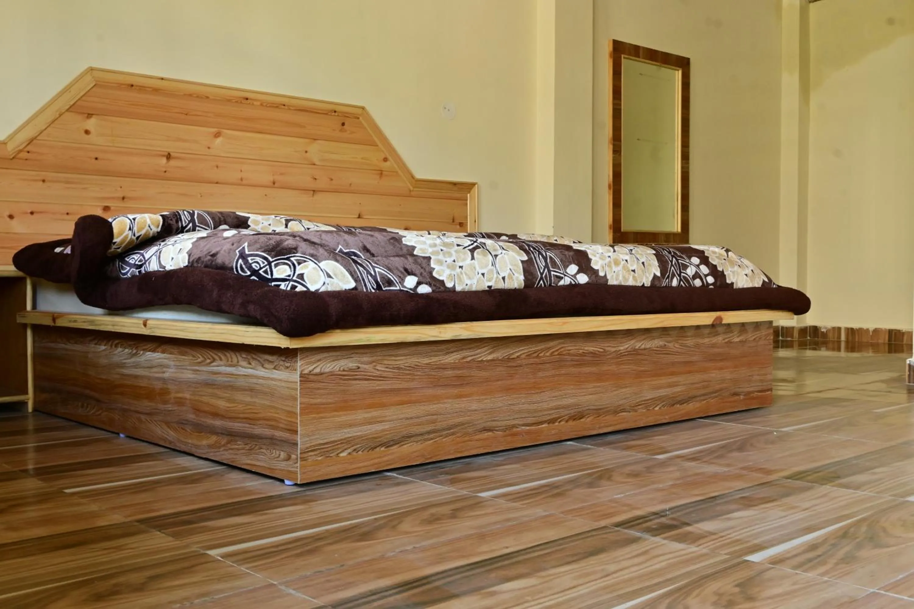 Bed in Nomadic Den Manali