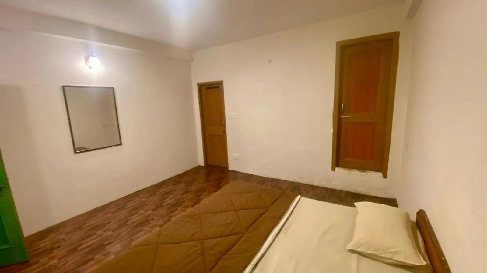 Bed in Nomadic Den Manali