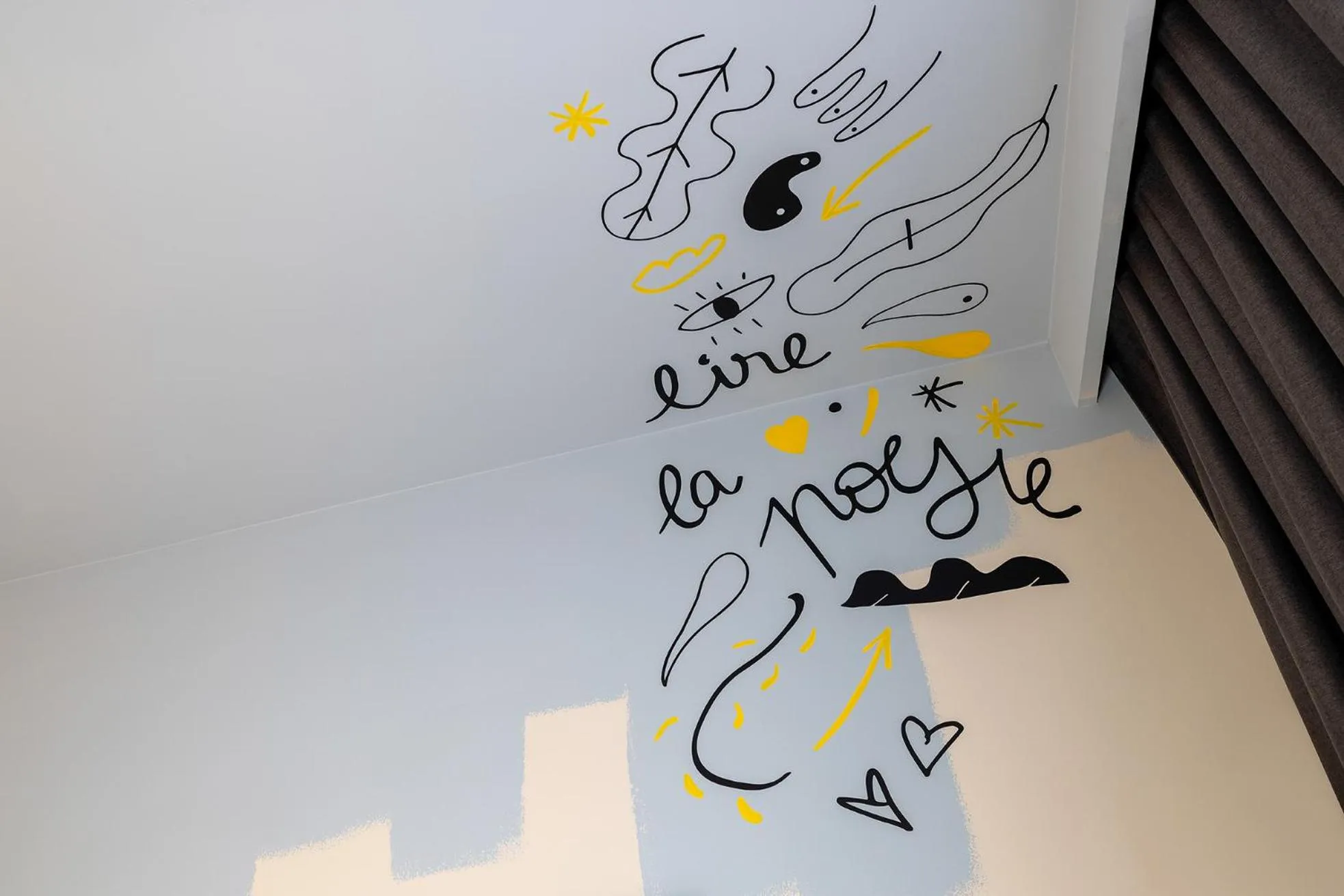 Decorative detail in Les Artistes