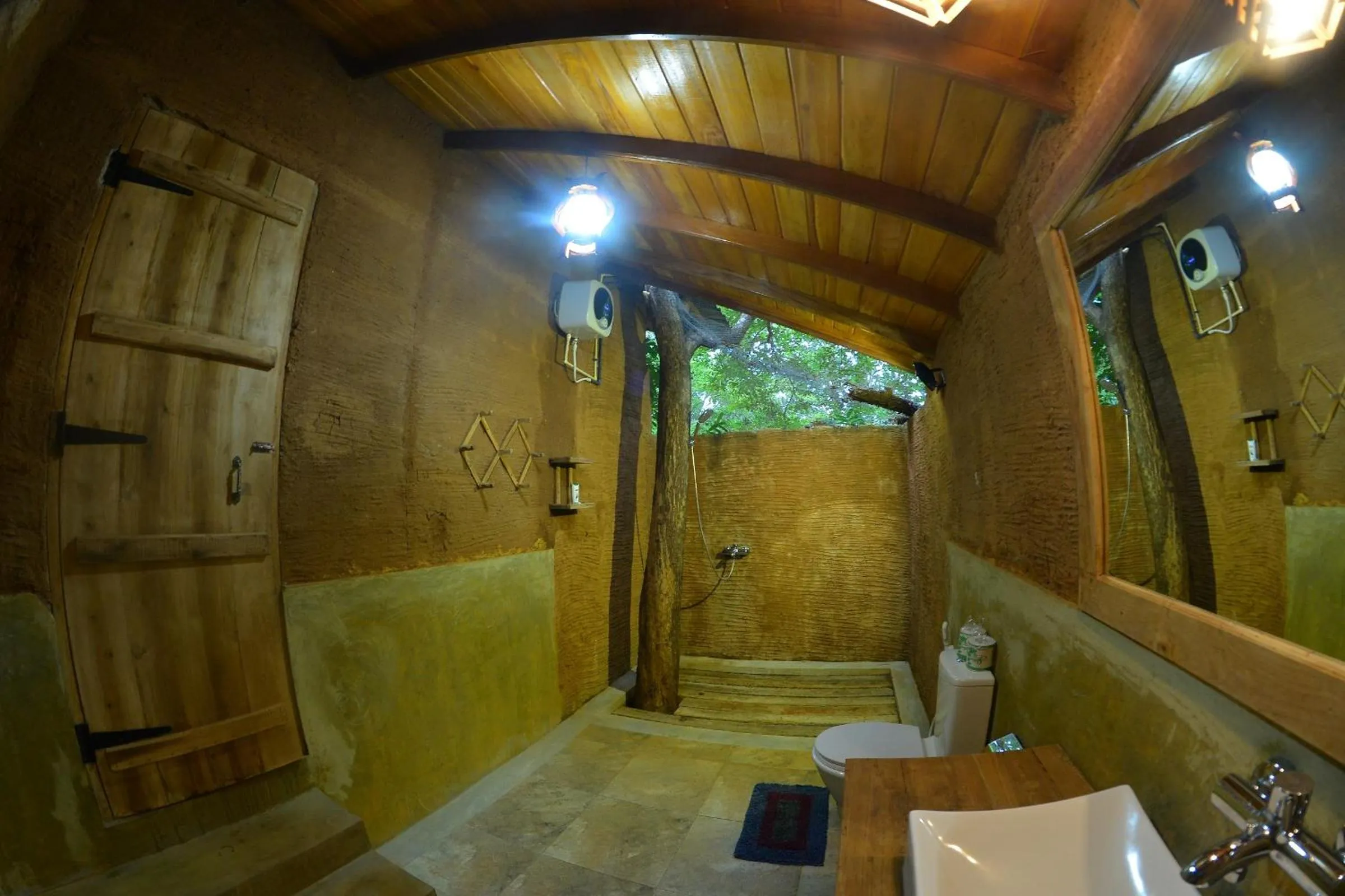 Bathroom in Habarana Tree house Mutu village