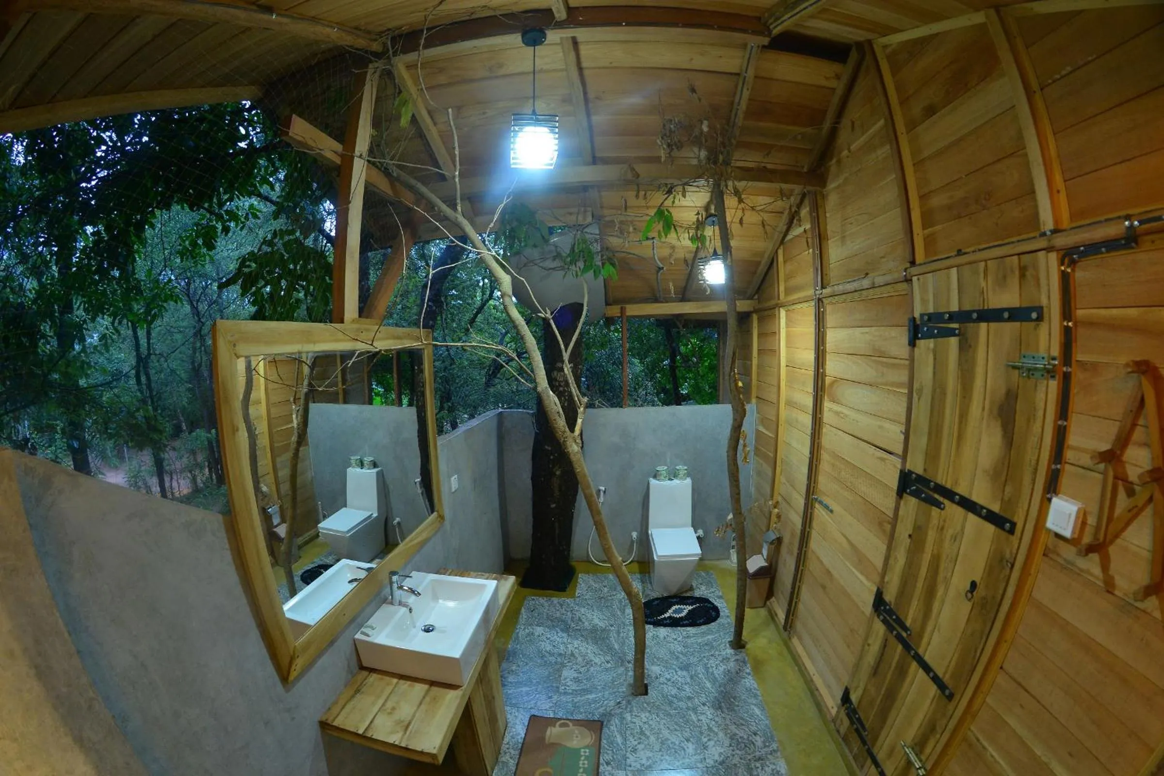 Bathroom in Habarana Tree house Mutu village