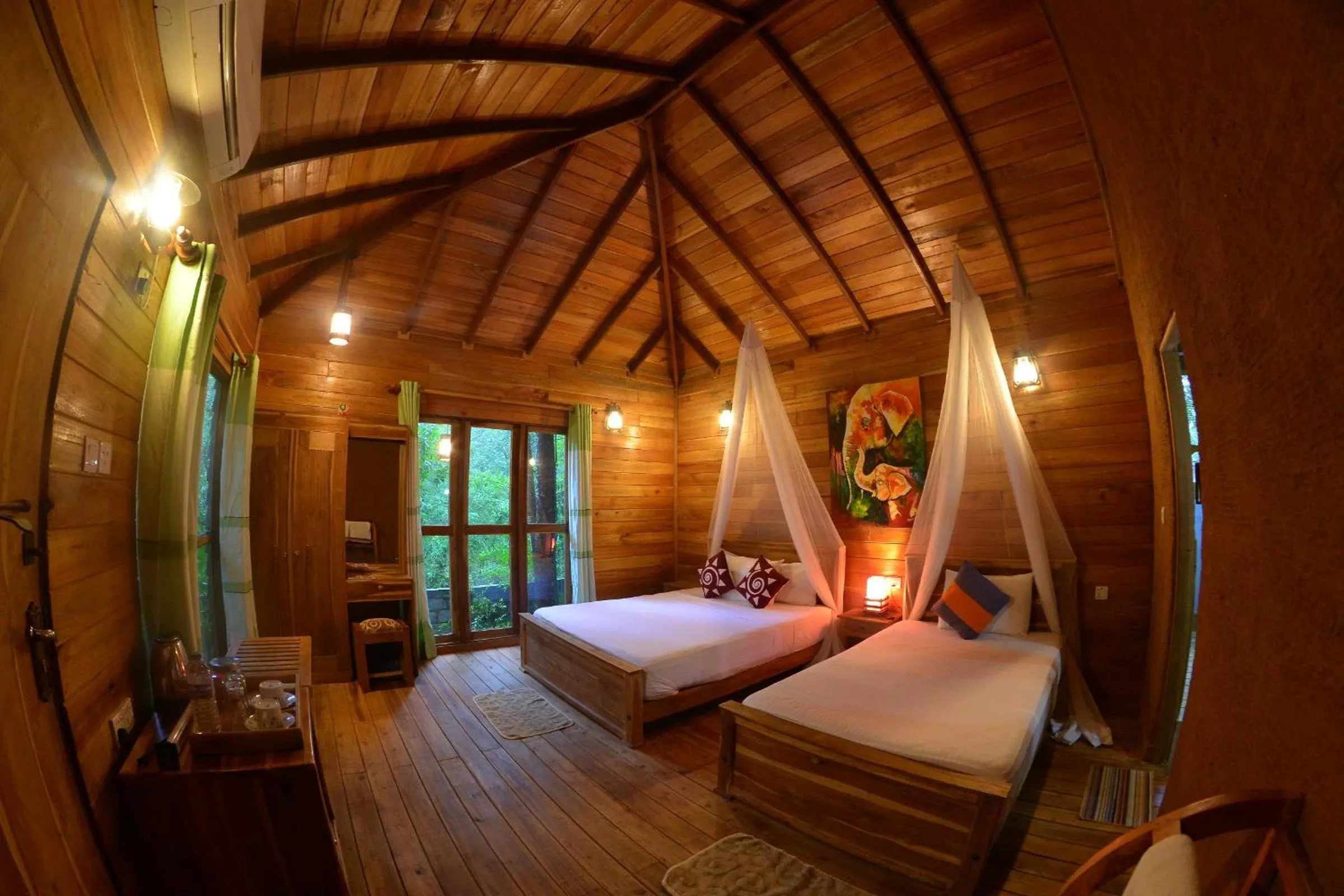 Photo of the whole room, Bed in Habarana Tree house Mutu village
