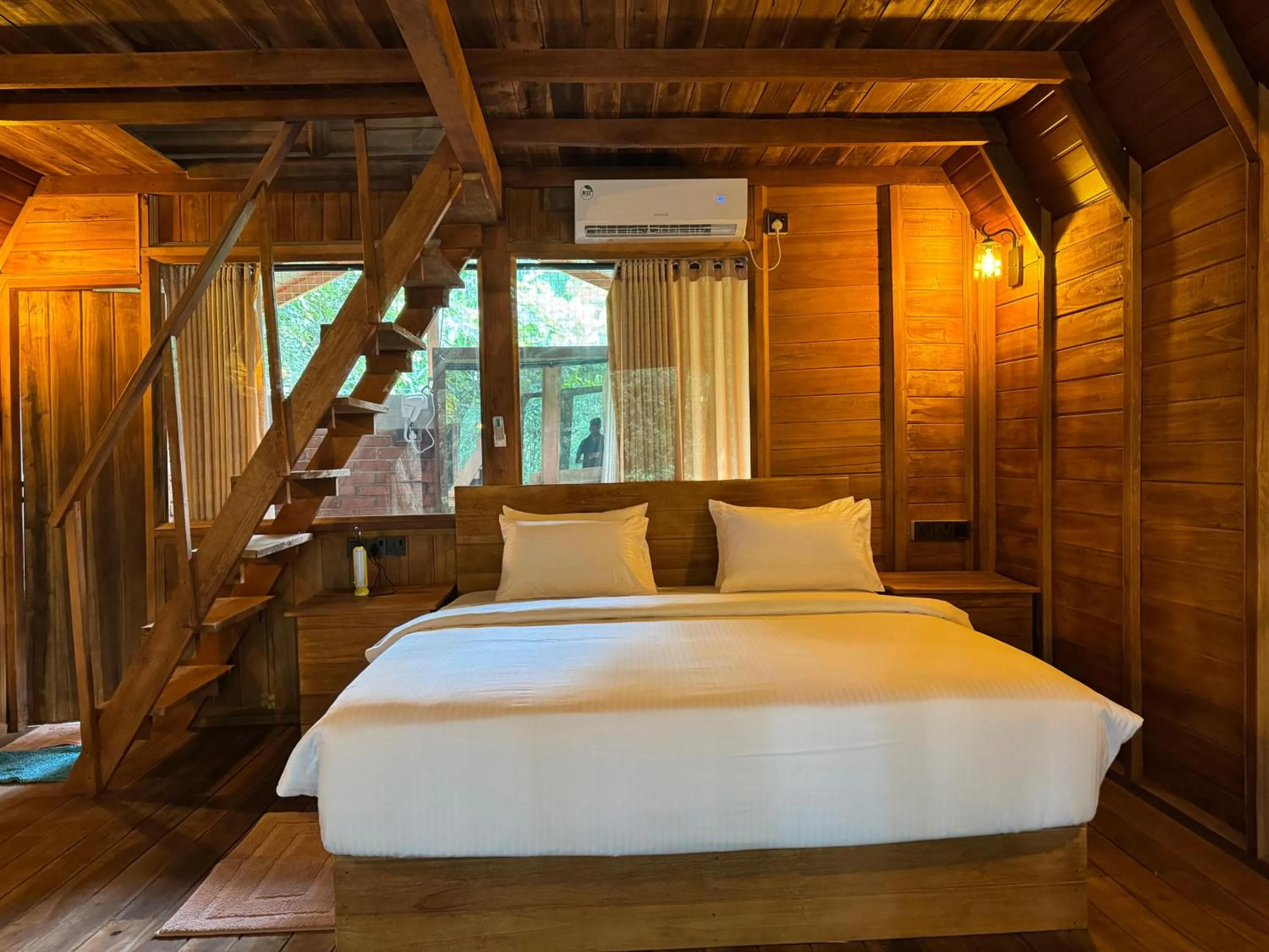 Bed in Habarana Tree house Mutu village