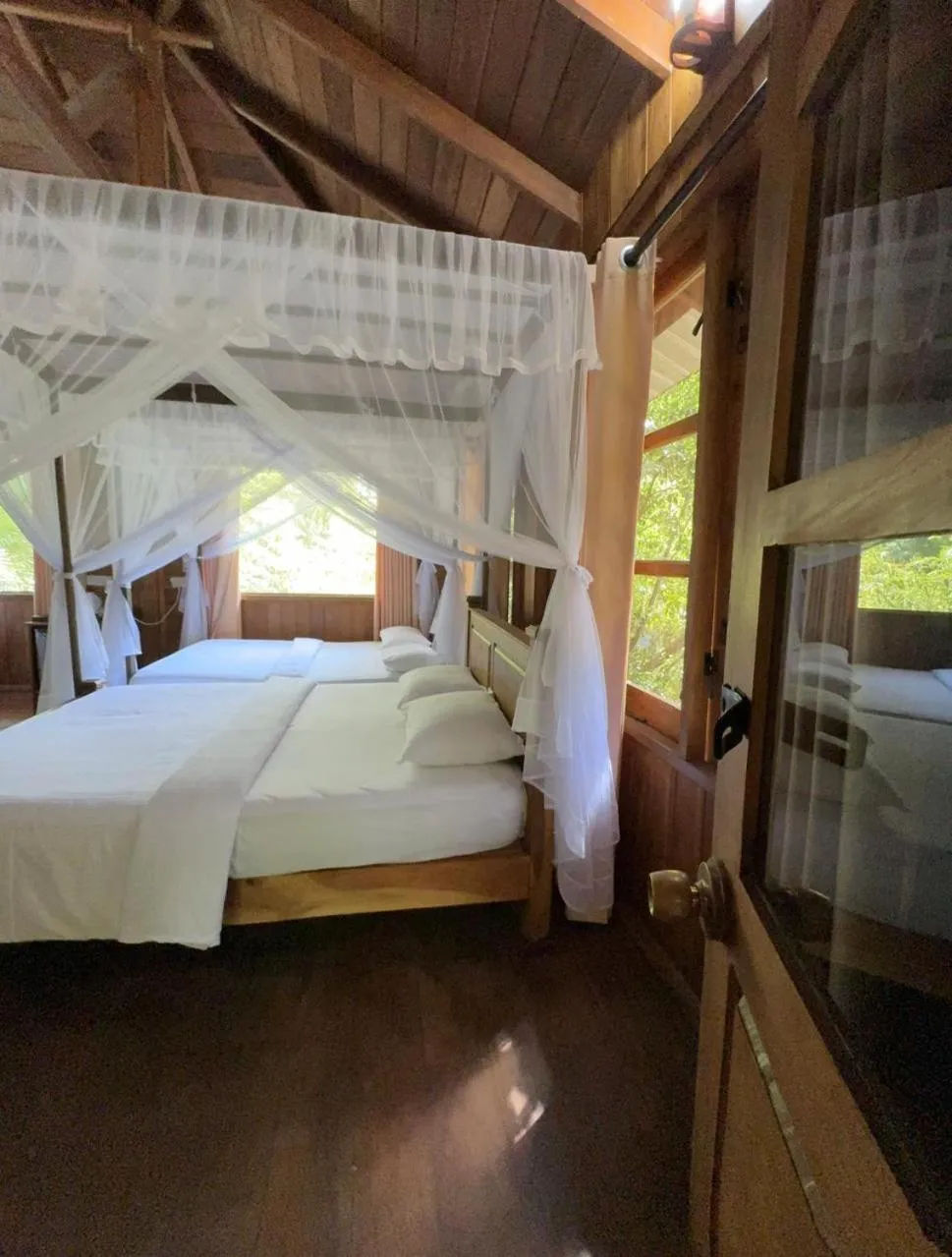 Bed in Habarana Tree house Mutu village