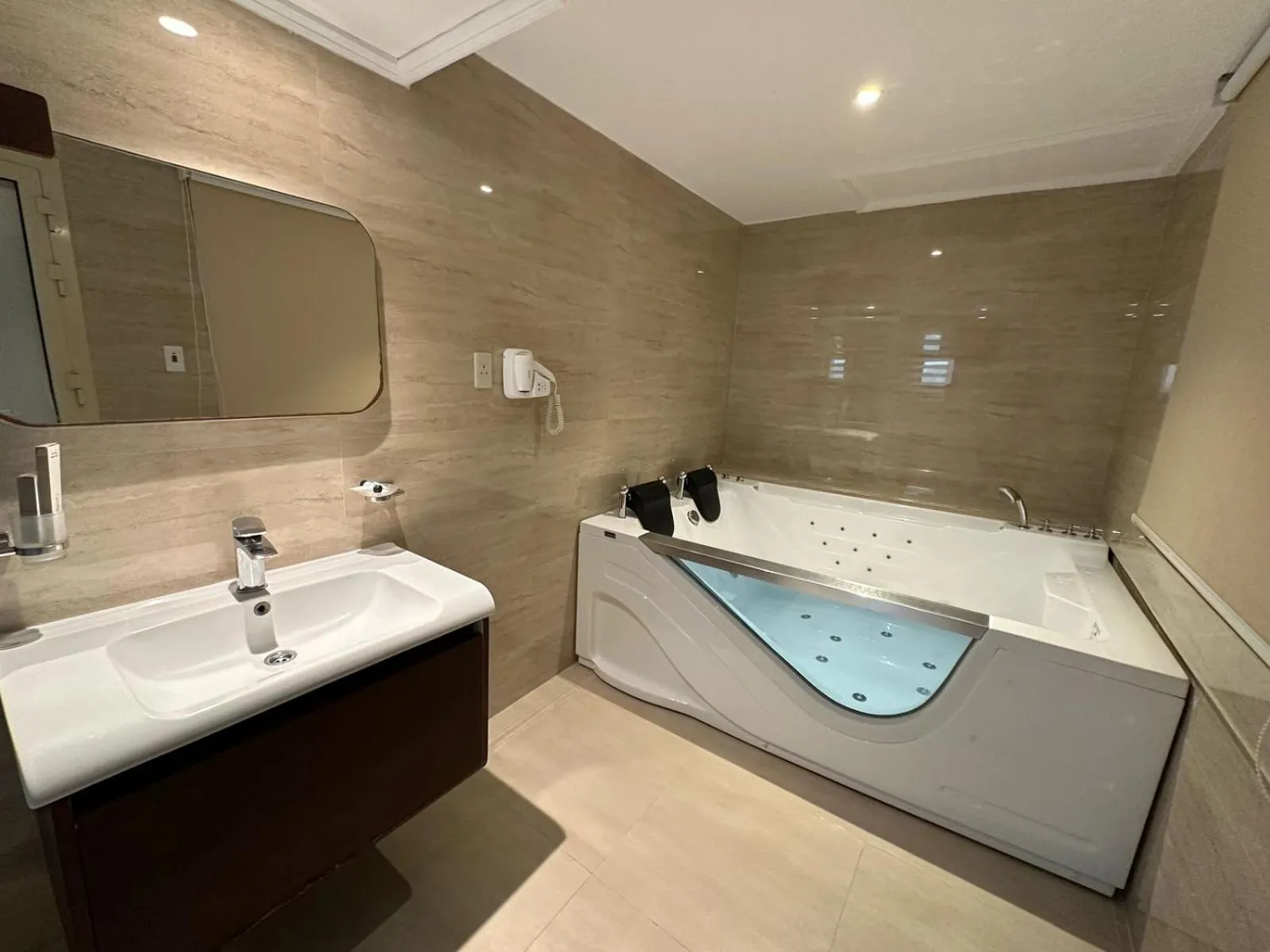 Hot Tub in شقق مسكن المدينة للشقق المخدومة