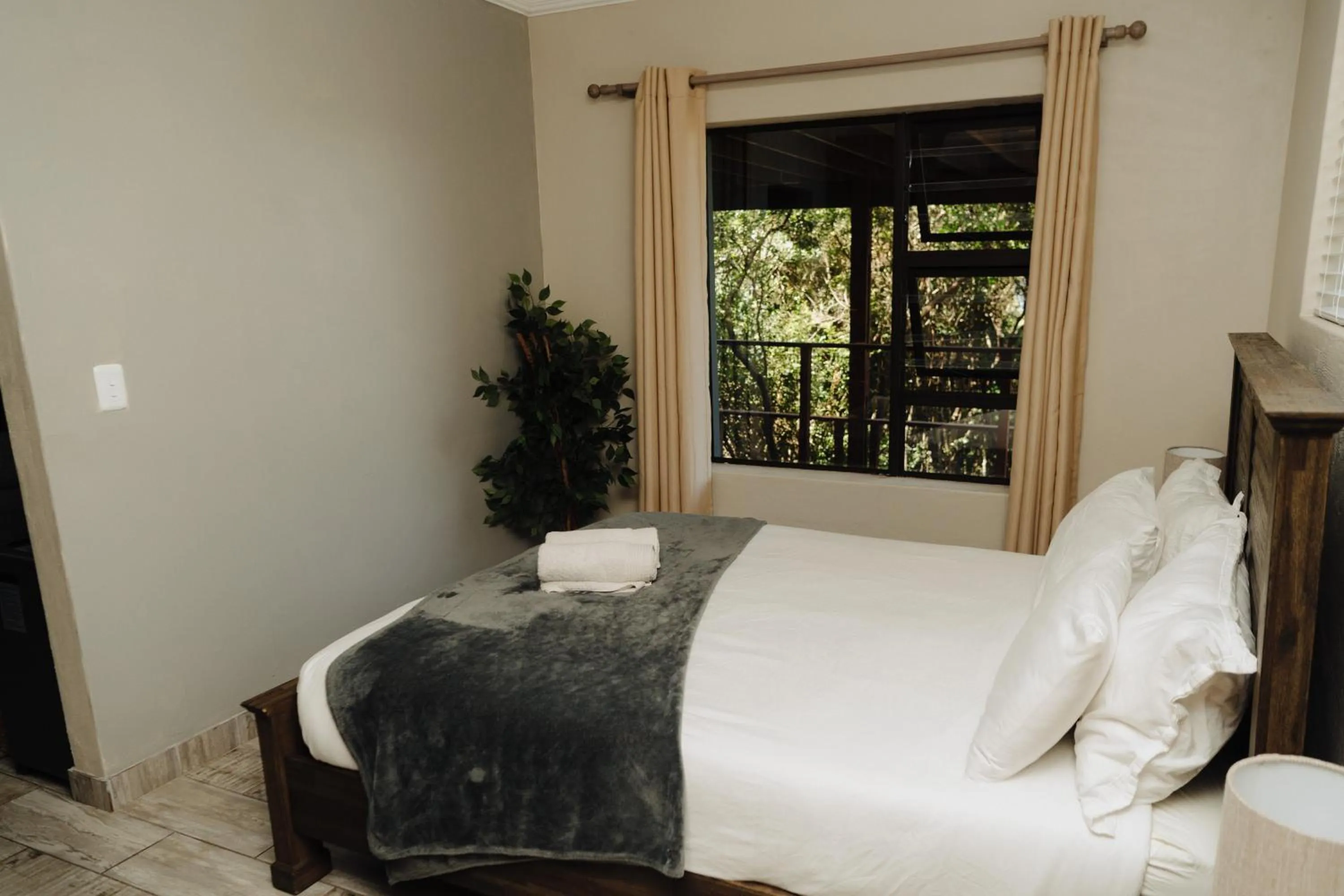 Bedroom, Bed in Forest Hill Wilderness