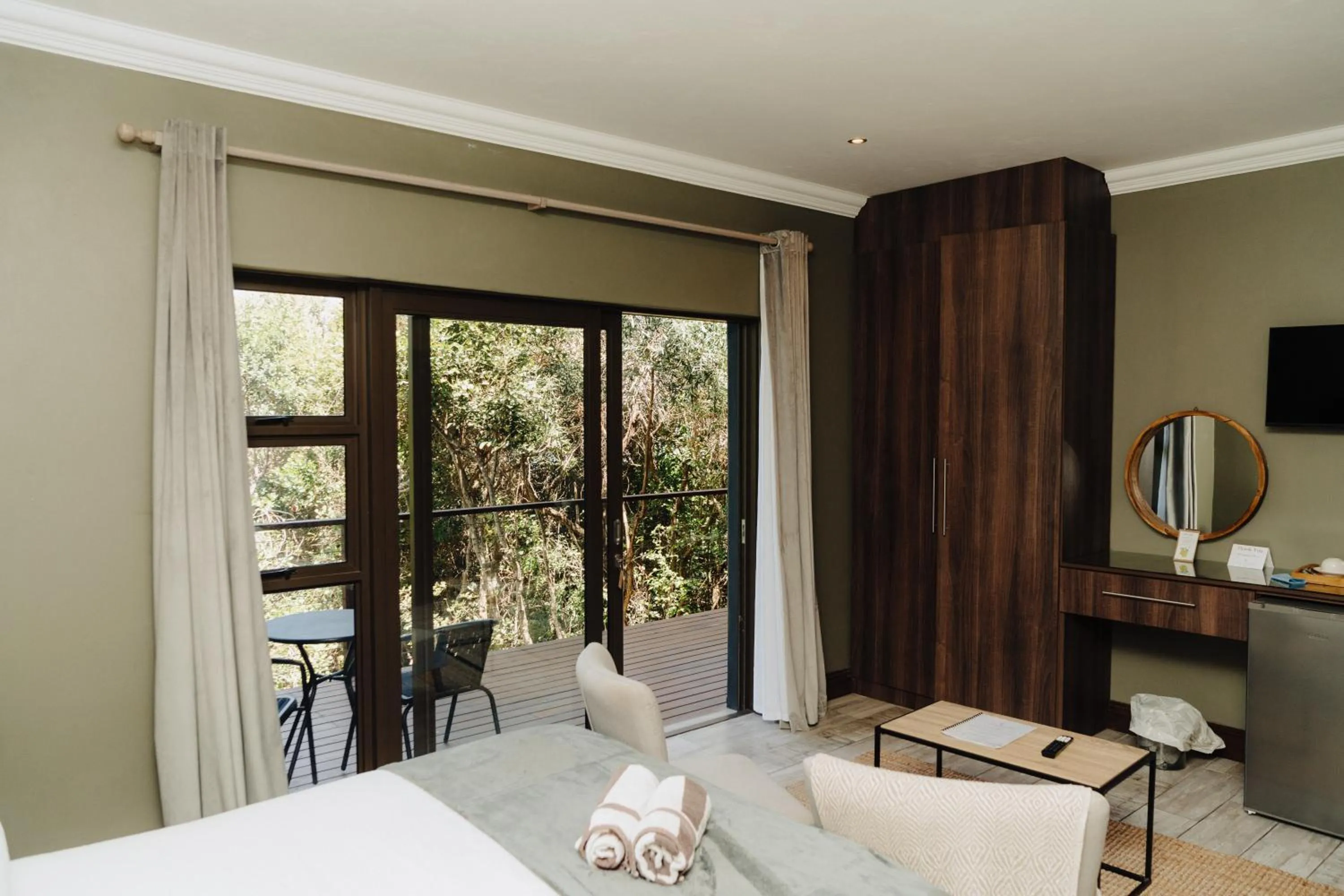 TV and multimedia, Bed in Forest Hill Wilderness