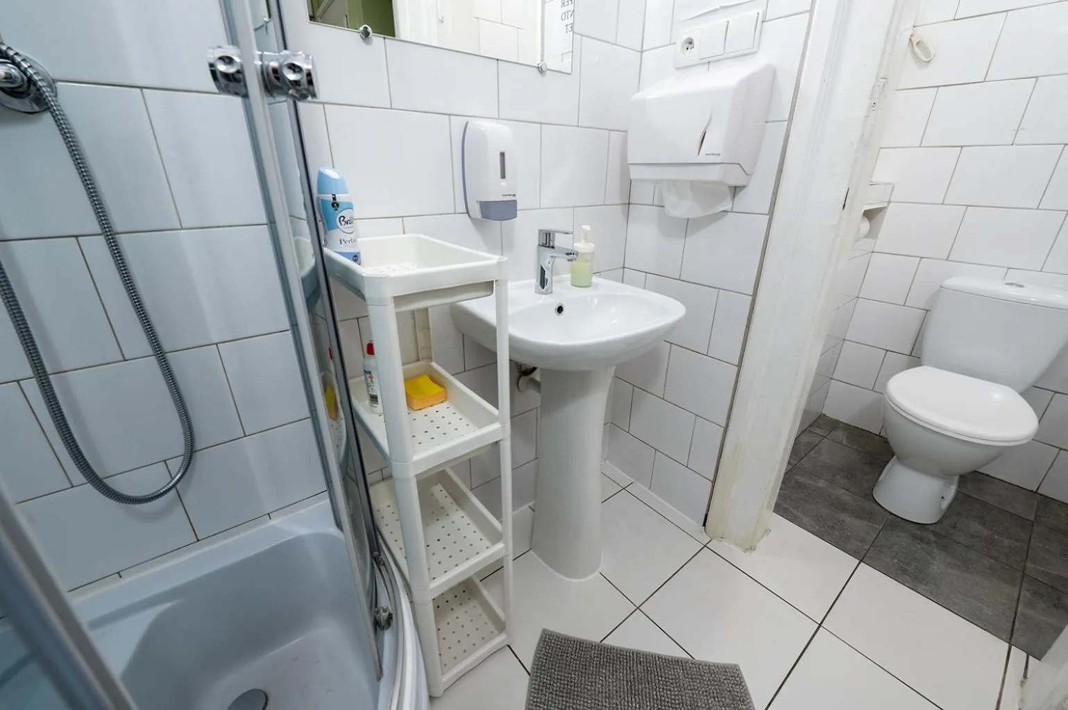 Bathroom in Trzy Kafki Private Rooms