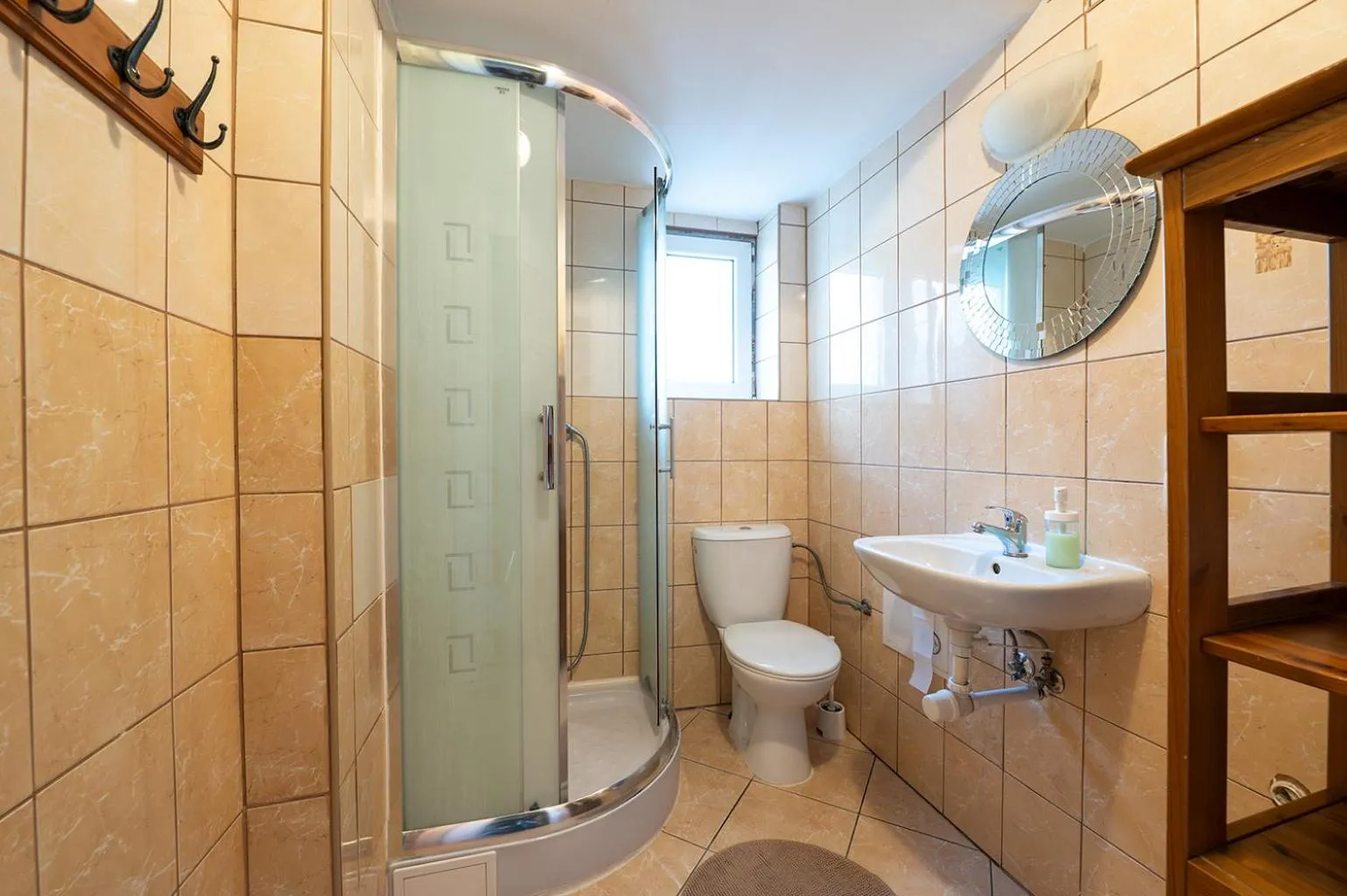 Bathroom in Trzy Kafki Private Rooms