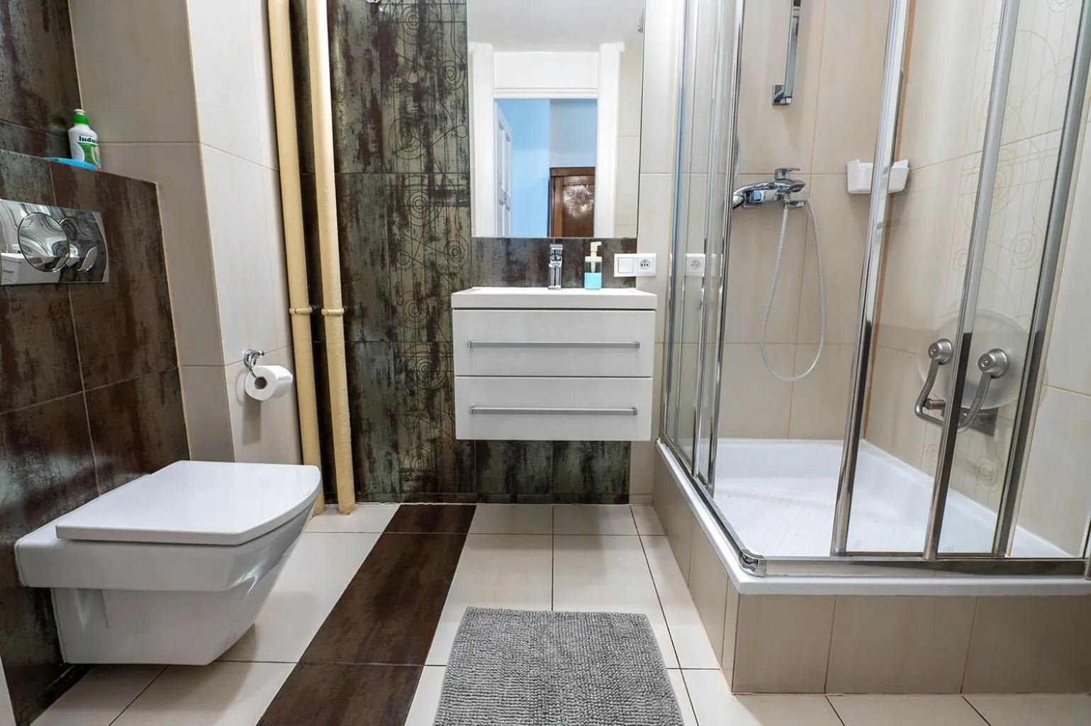 Bathroom in Trzy Kafki Private Rooms