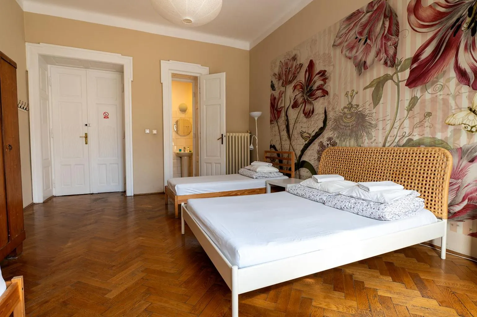 Photo of the whole room, Bed in Trzy Kafki Private Rooms