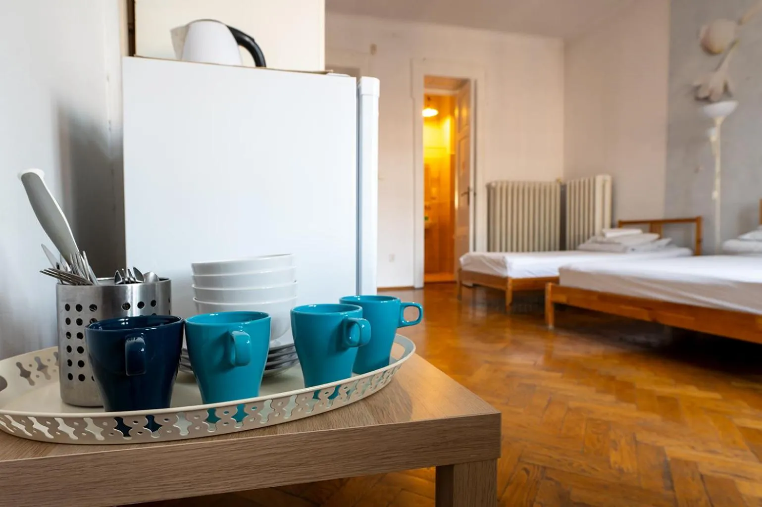 Coffee/tea facilities, Bed in Trzy Kafki Private Rooms