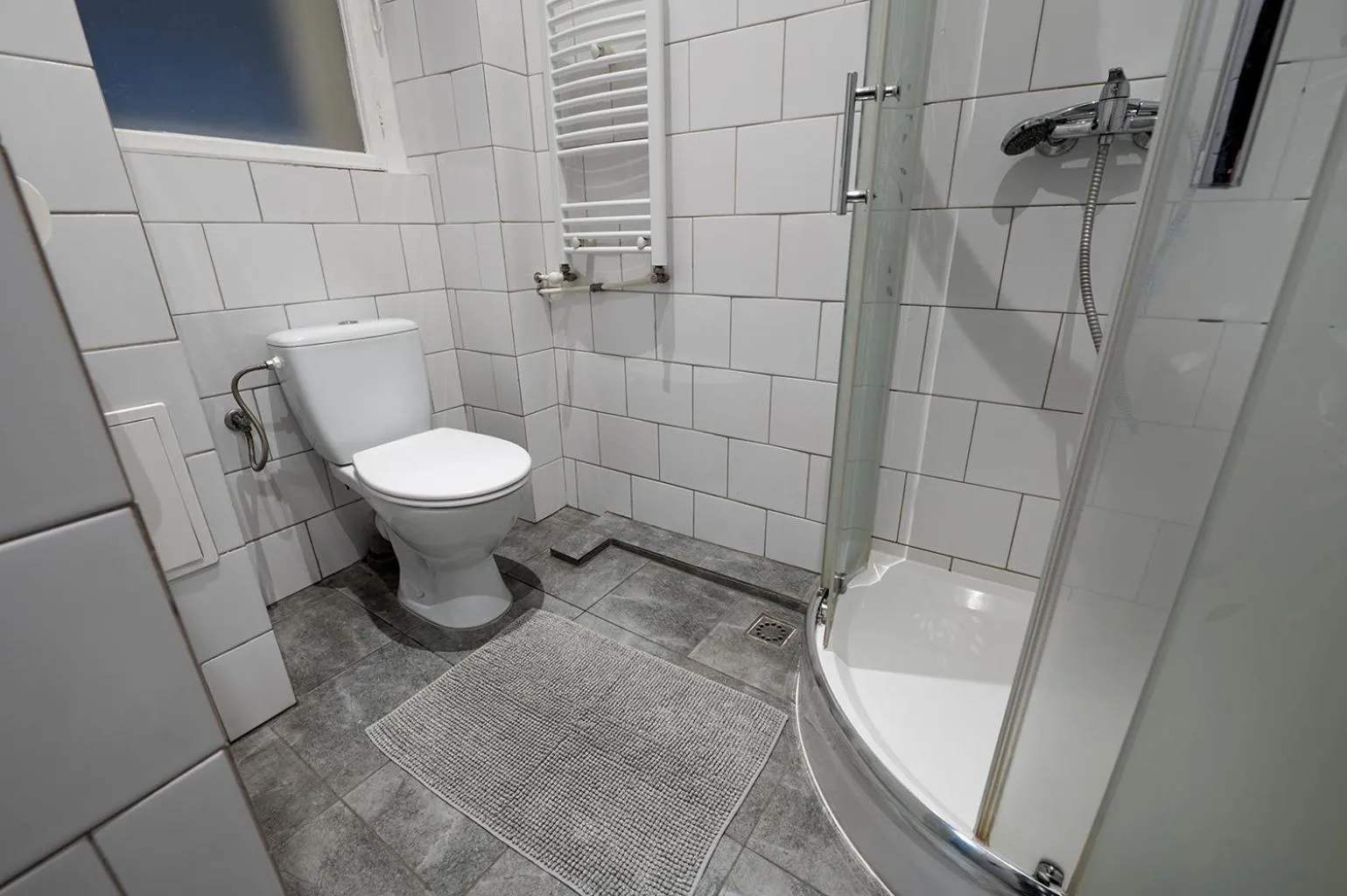 Bathroom in Trzy Kafki Private Rooms