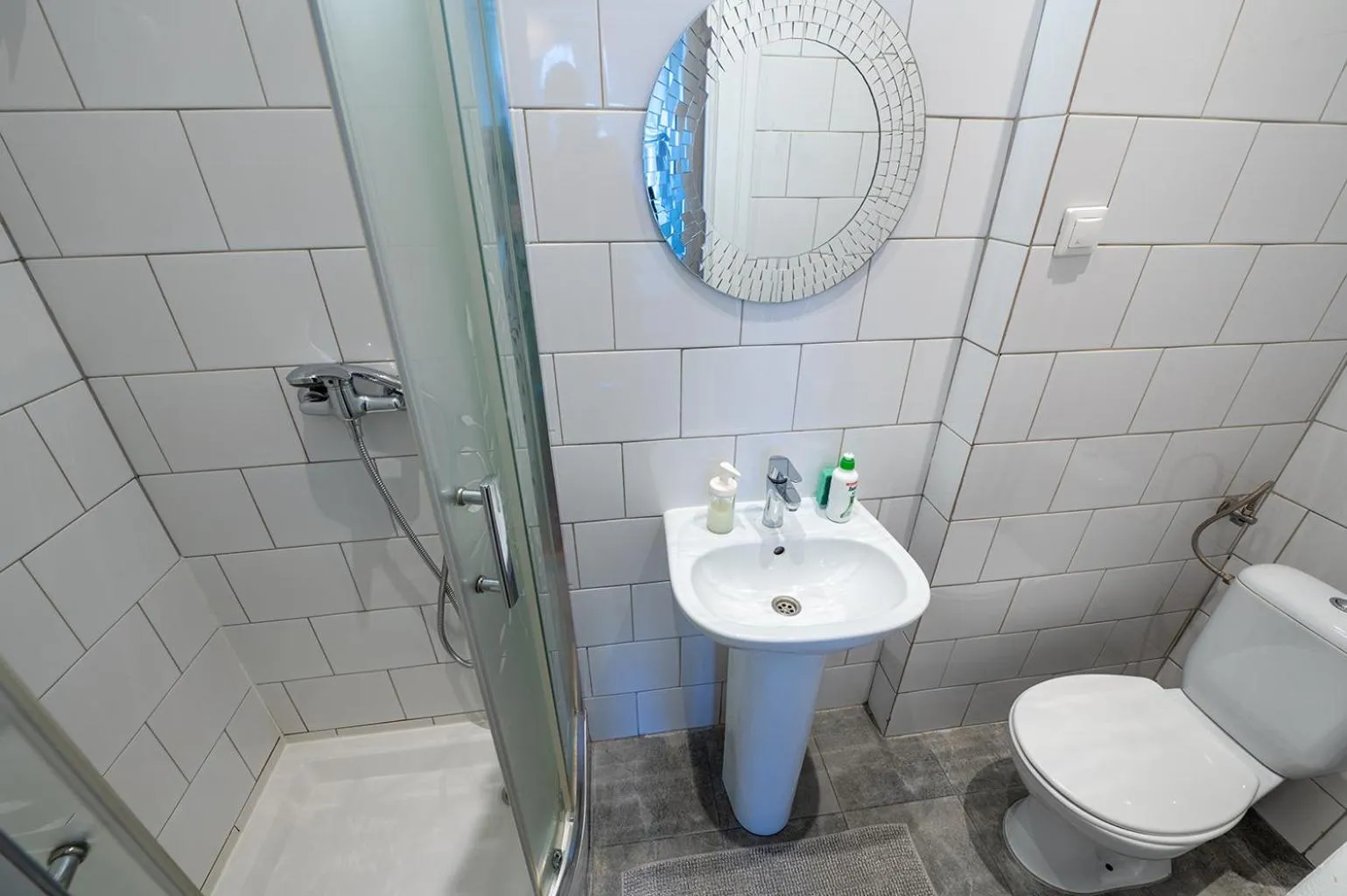 Bathroom in Trzy Kafki Private Rooms