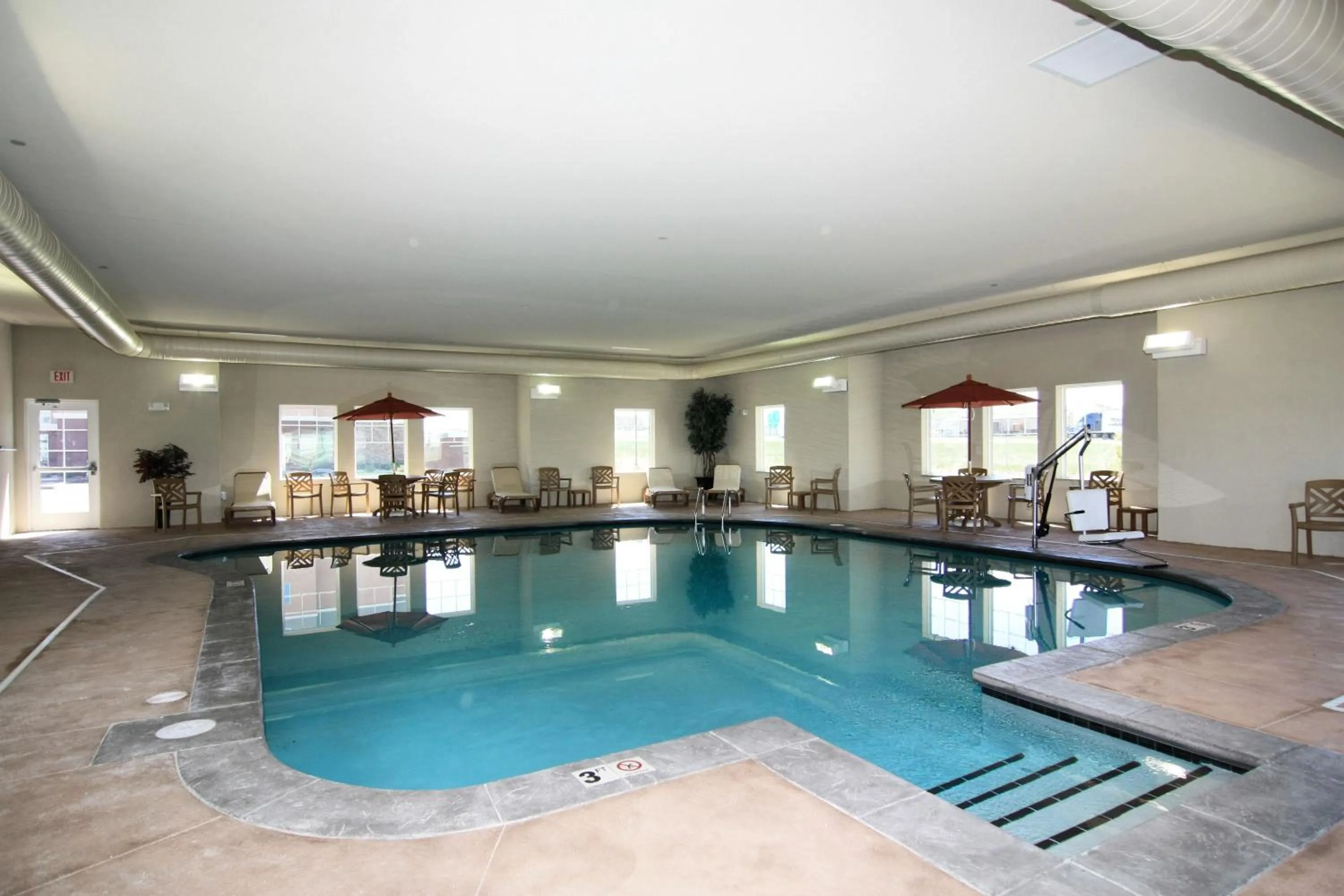 Swimming pool in MainStay Suites Rapid City
