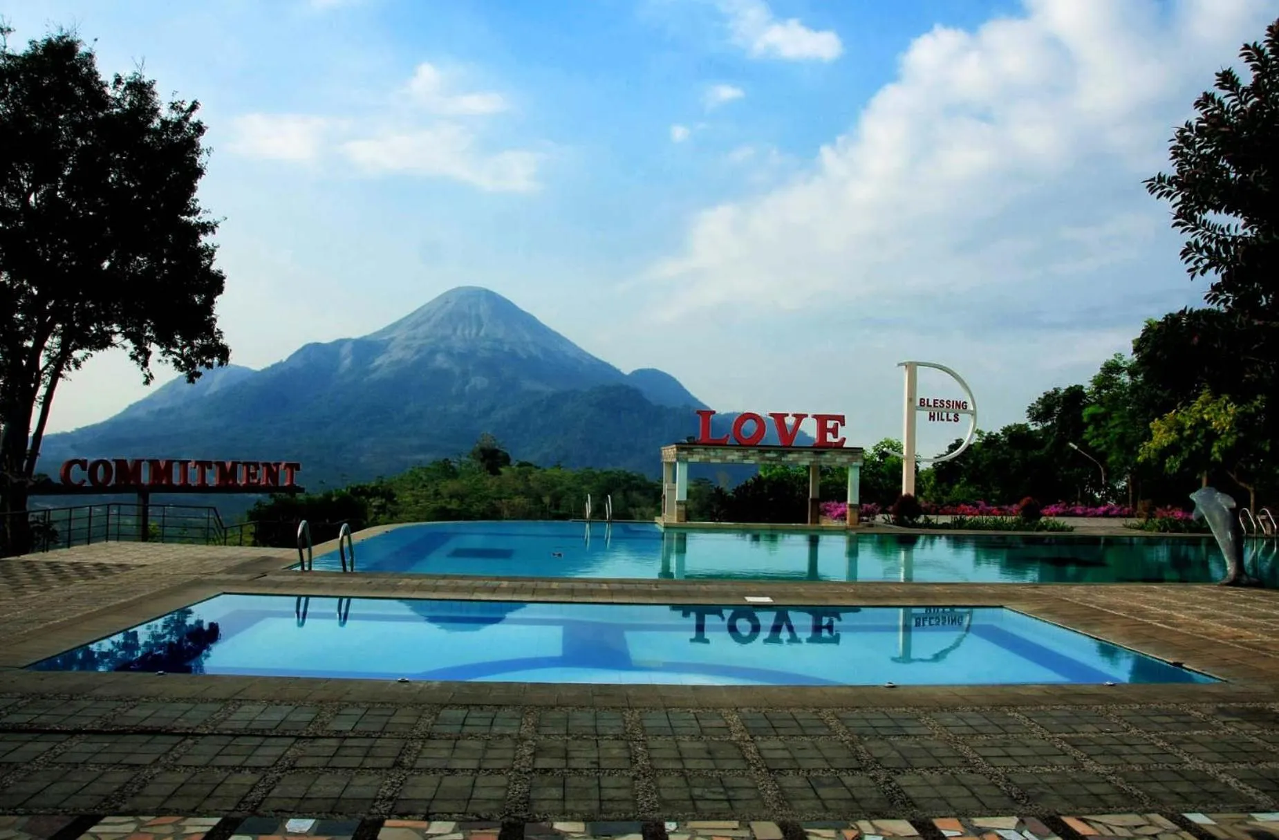 Swimming pool in Blessing Hills Family Resort & Hotel