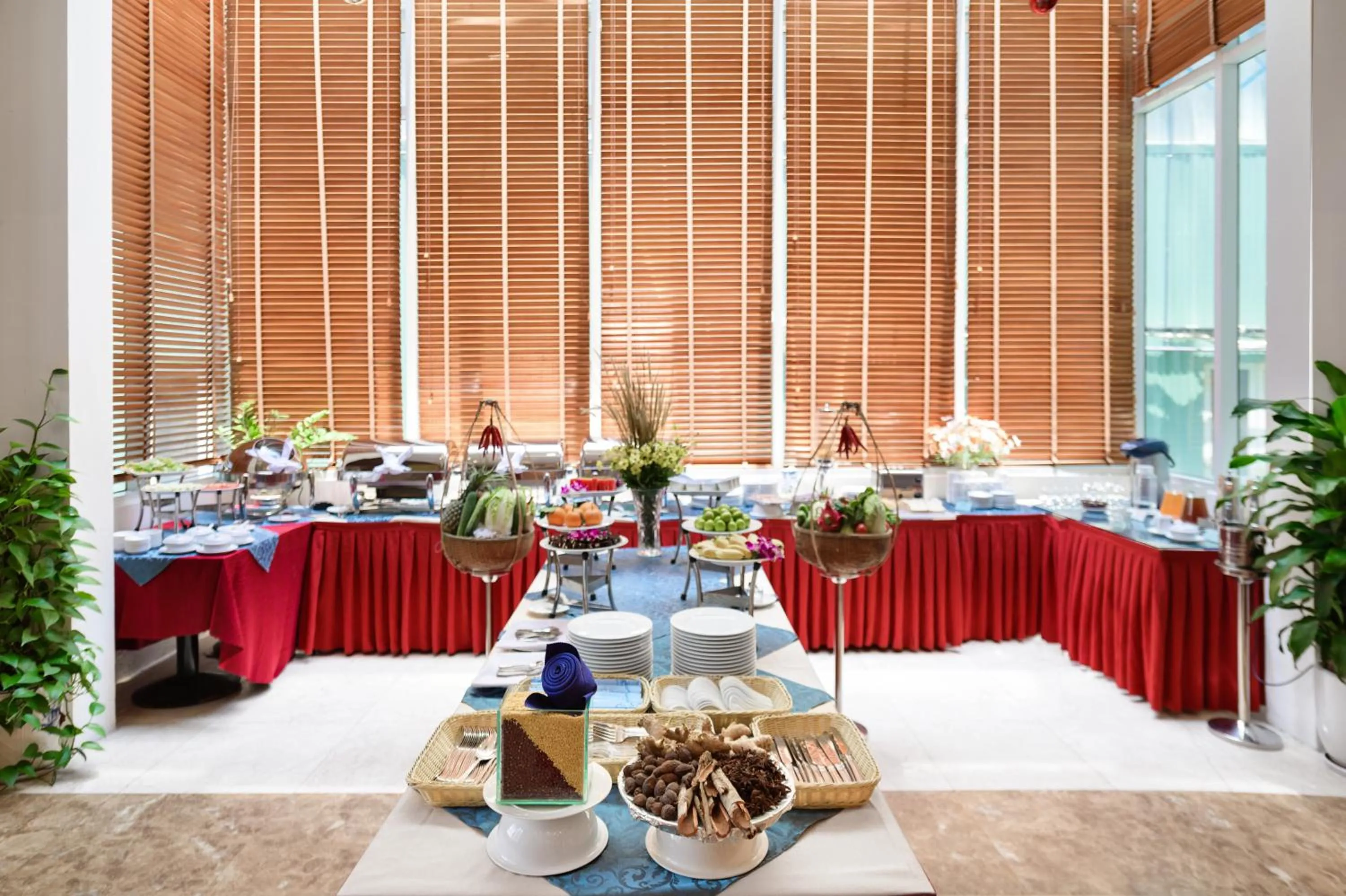 Restaurant/places to eat in Danang Petro Hotel