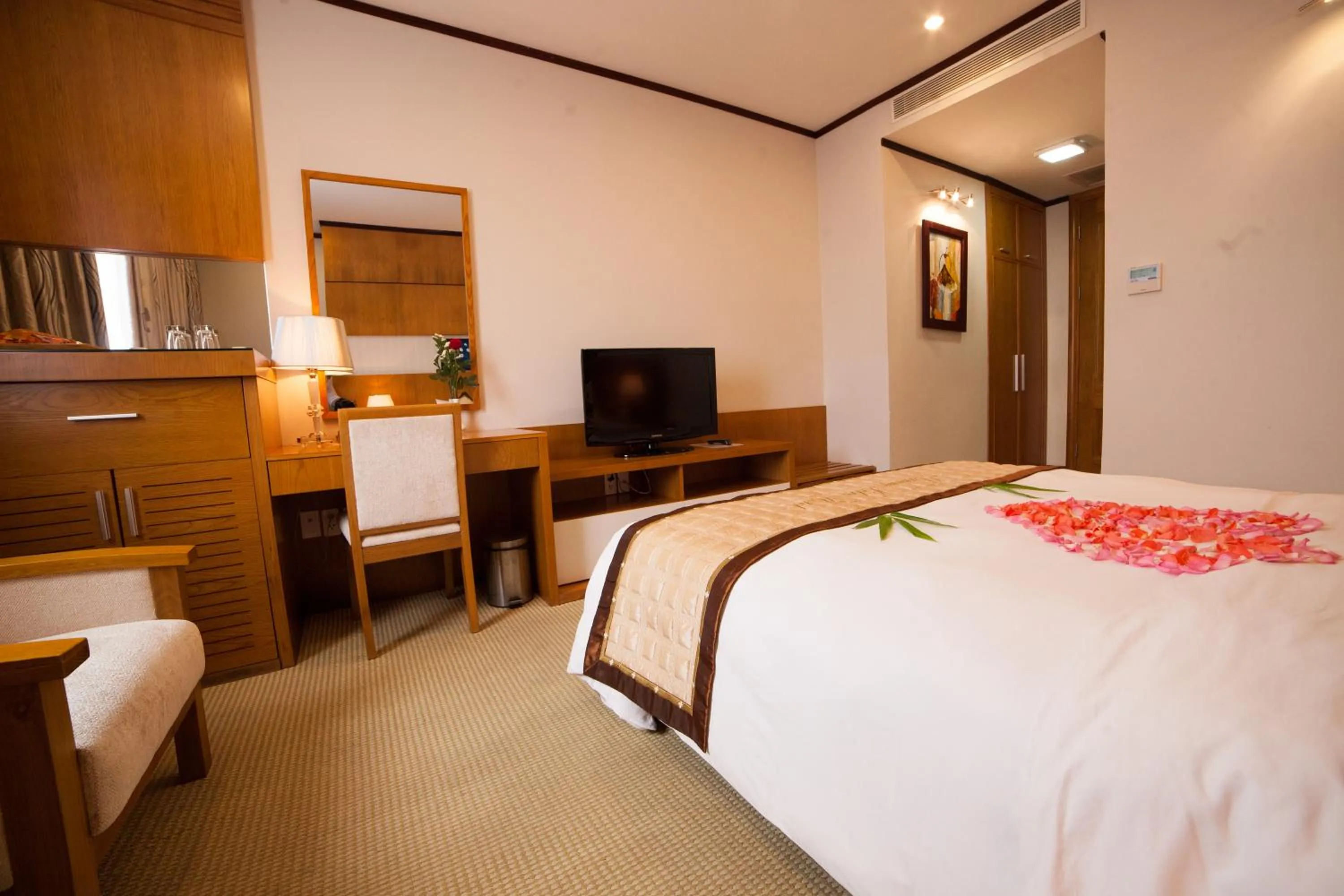 Photo of the whole room, Bed in Danang Petro Hotel