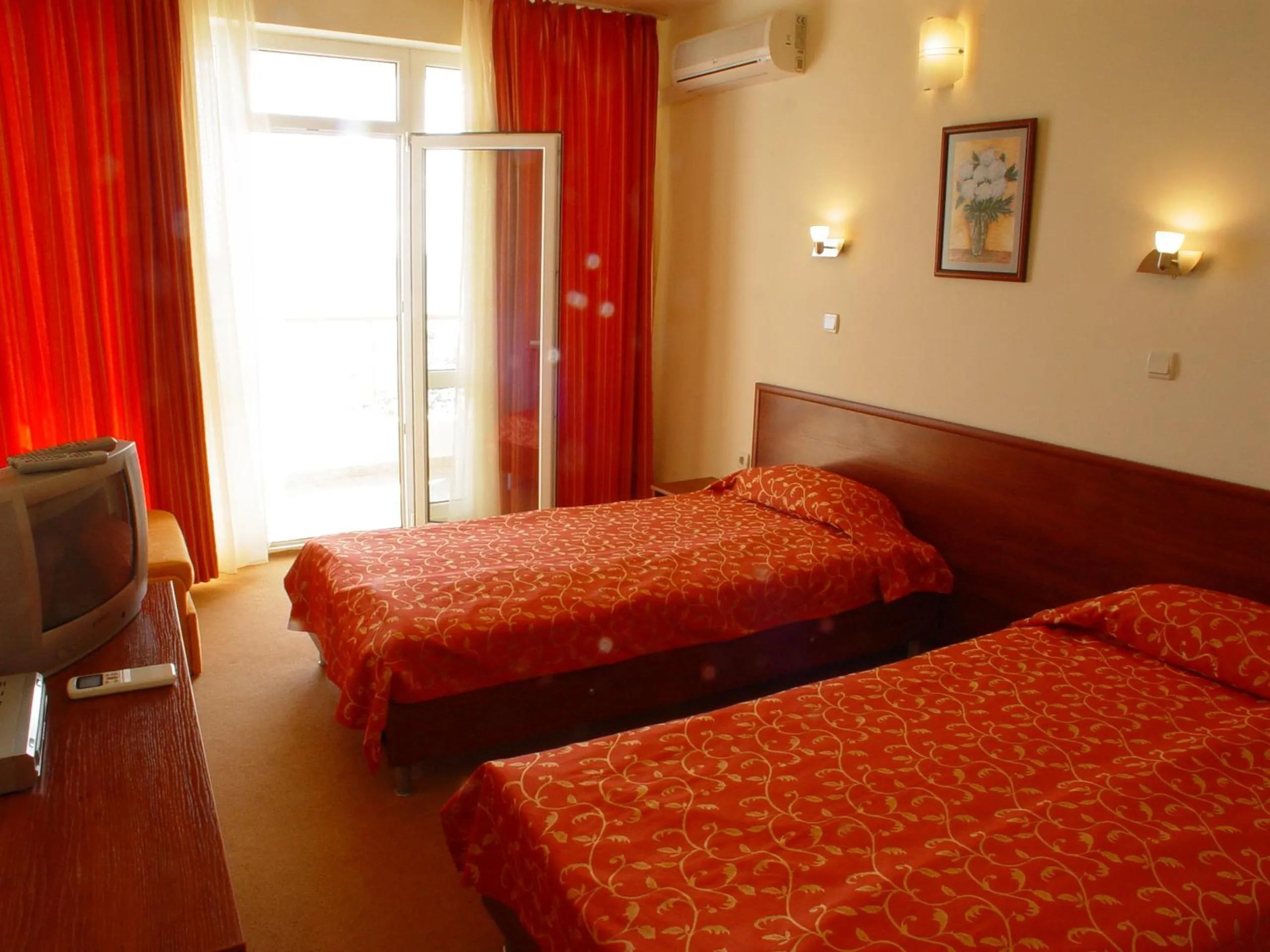 Day in Iris Beach Hotel