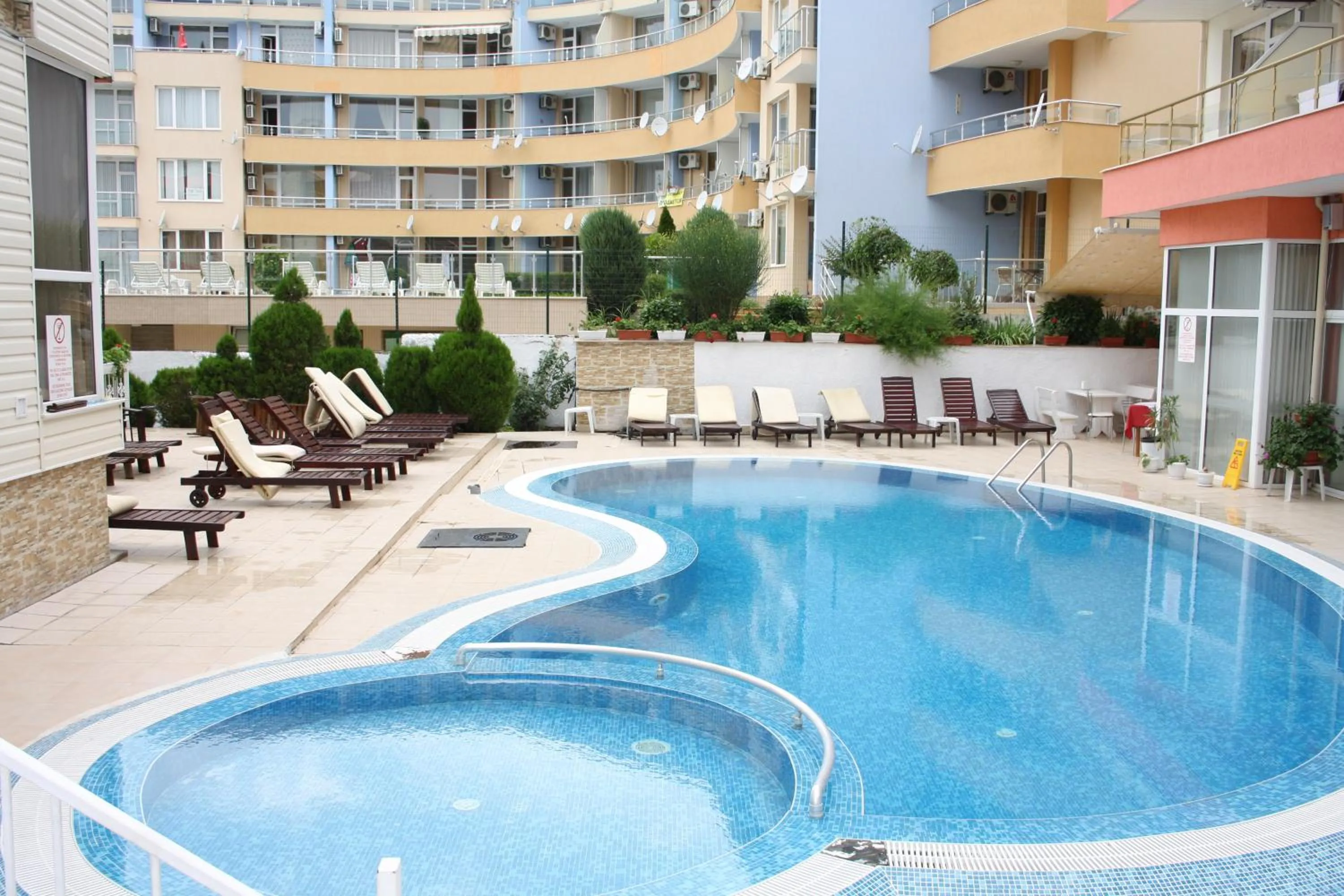 Day in Iris Beach Hotel