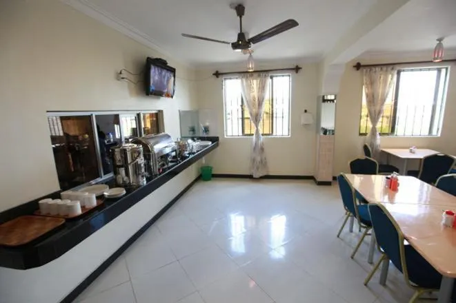 Restaurant/places to eat in Coastgate Hotel