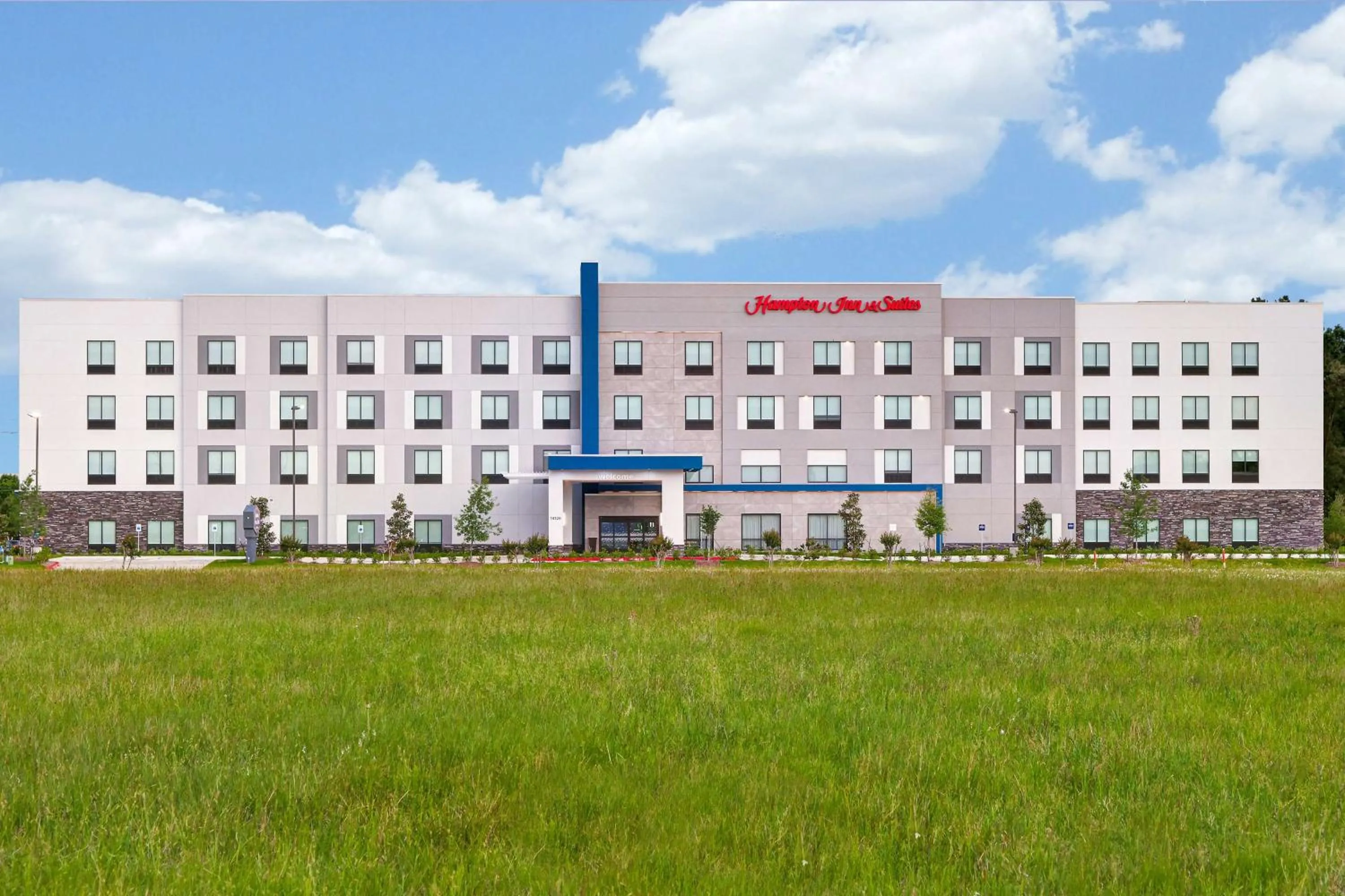 Property building in Hampton Inn & Suites Houston East Beltway 8, Tx