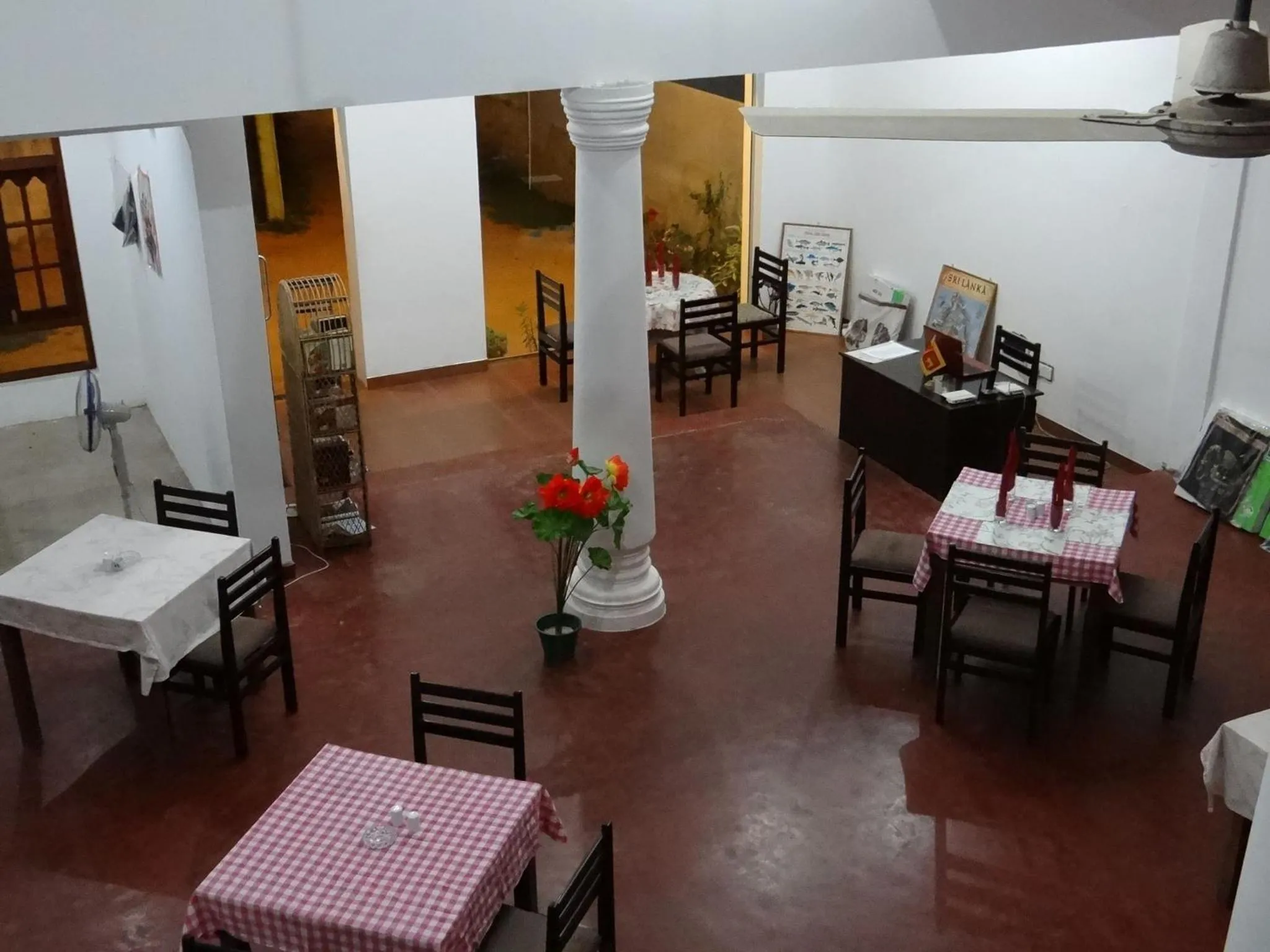 Restaurant/places to eat in New Rani Inn