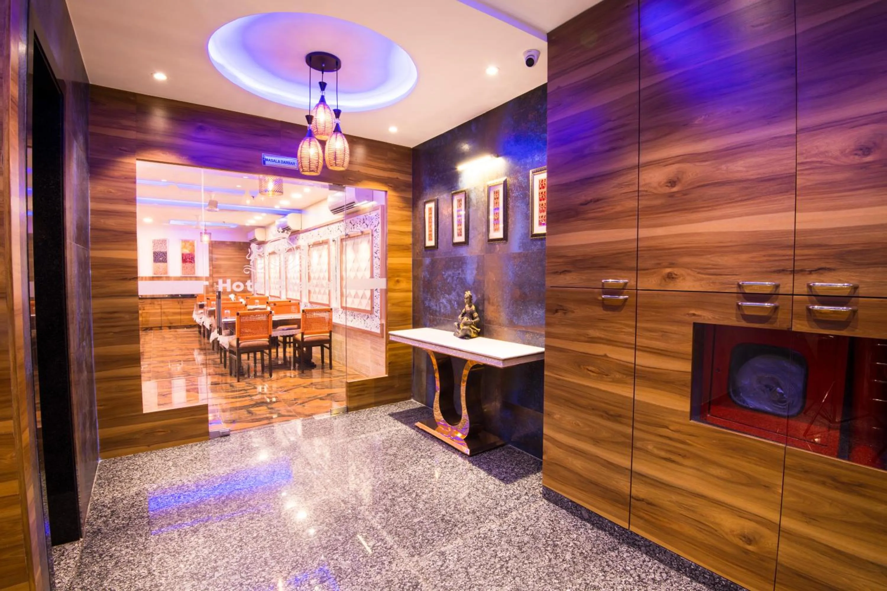 Restaurant/places to eat in Hotel Sheetal