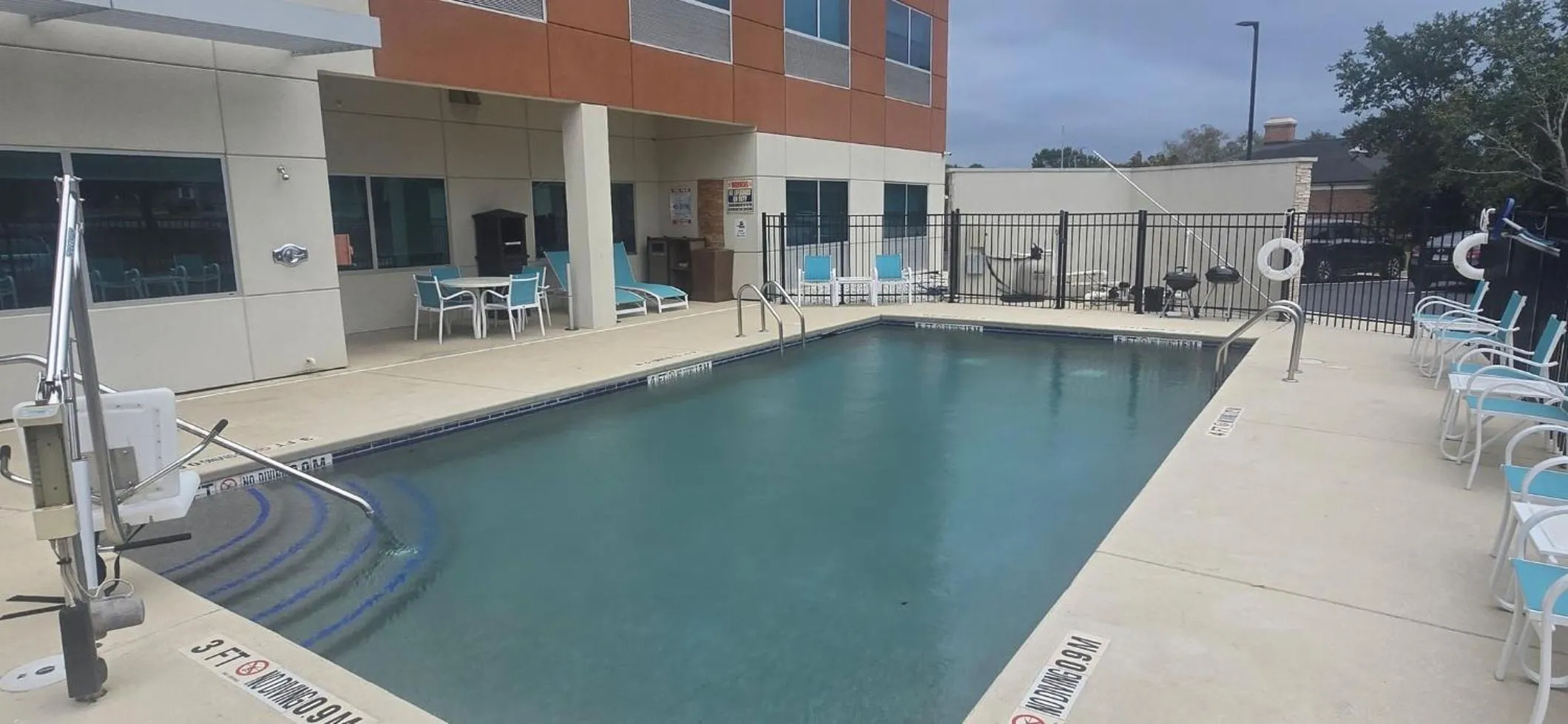 Swimming pool in Holiday Inn Express & Suites - Vidalia by IHG