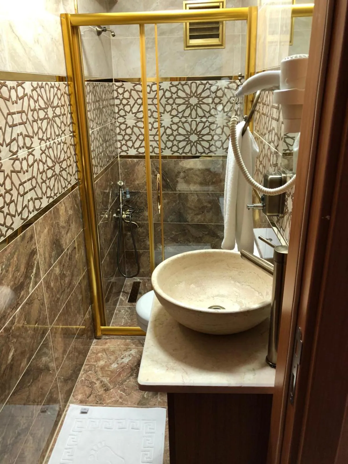 Bathroom in Ora Bella Hotel