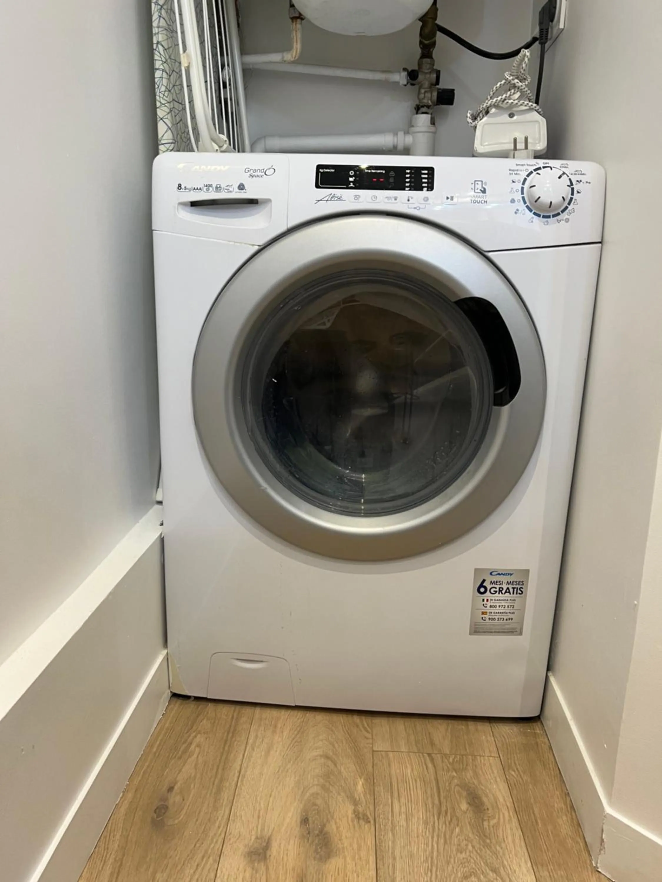 washing machine in NOTRE DAME - STYLISH APARTMENT