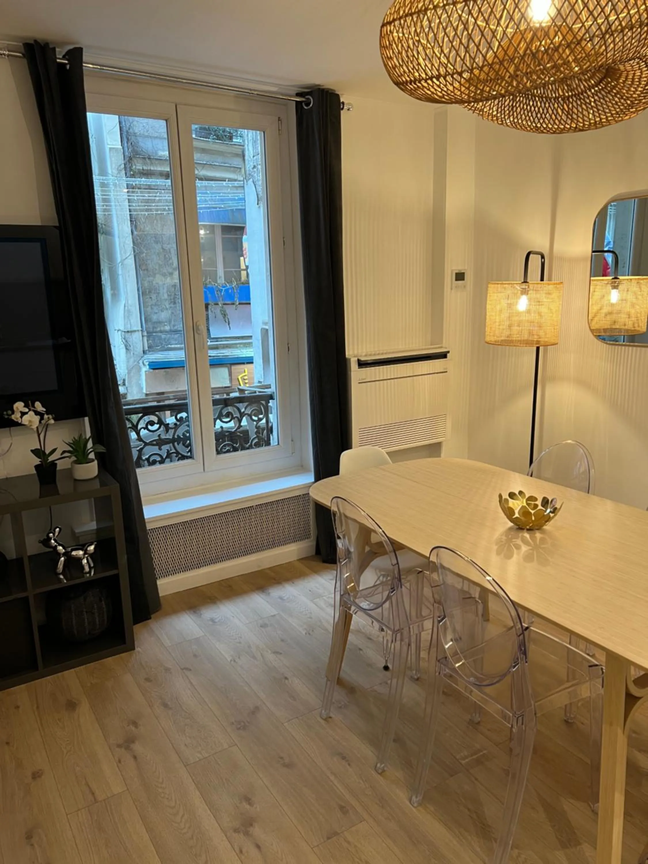 Dining area in NOTRE DAME - STYLISH APARTMENT