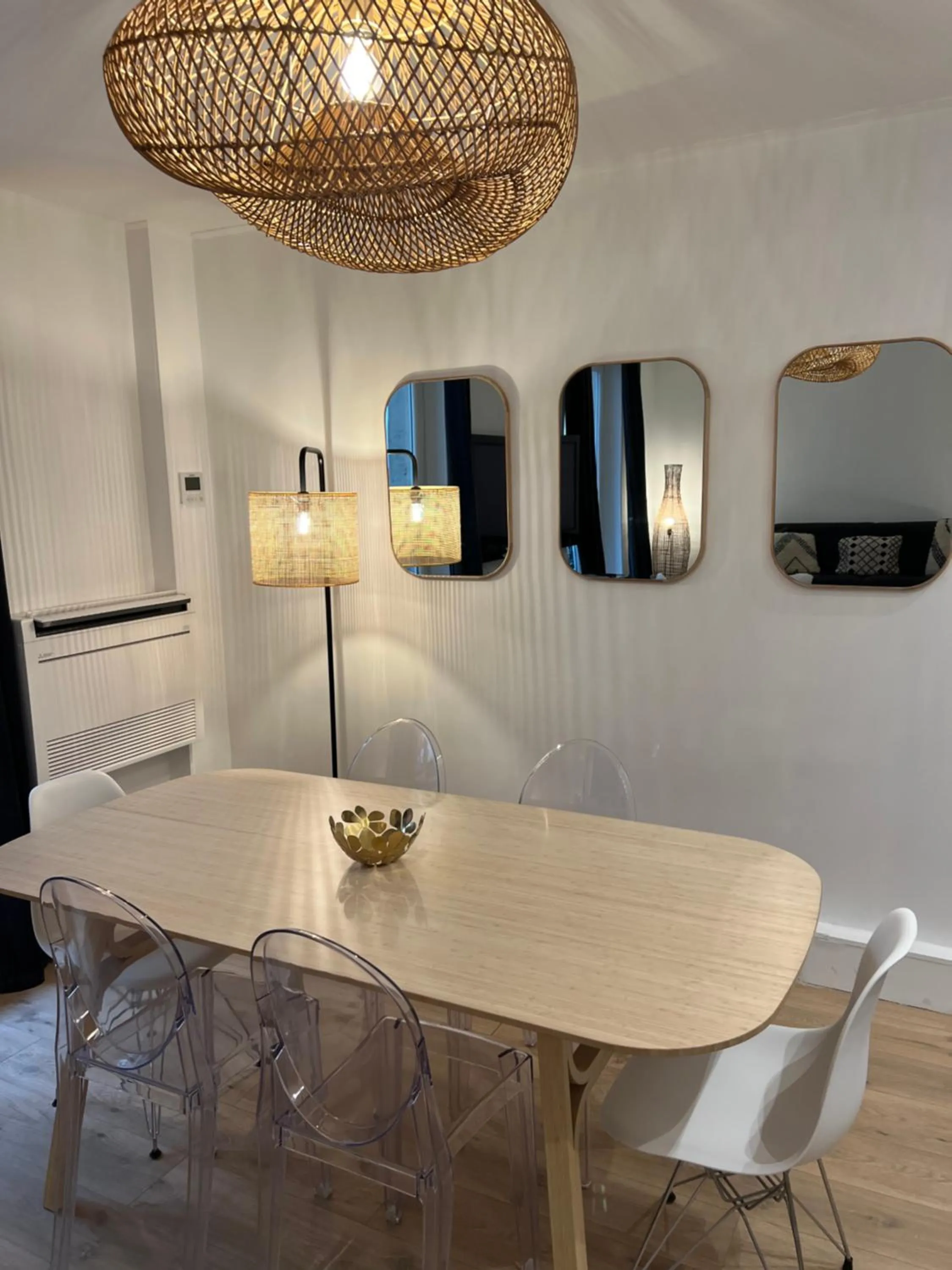 Dining area in NOTRE DAME - STYLISH APARTMENT