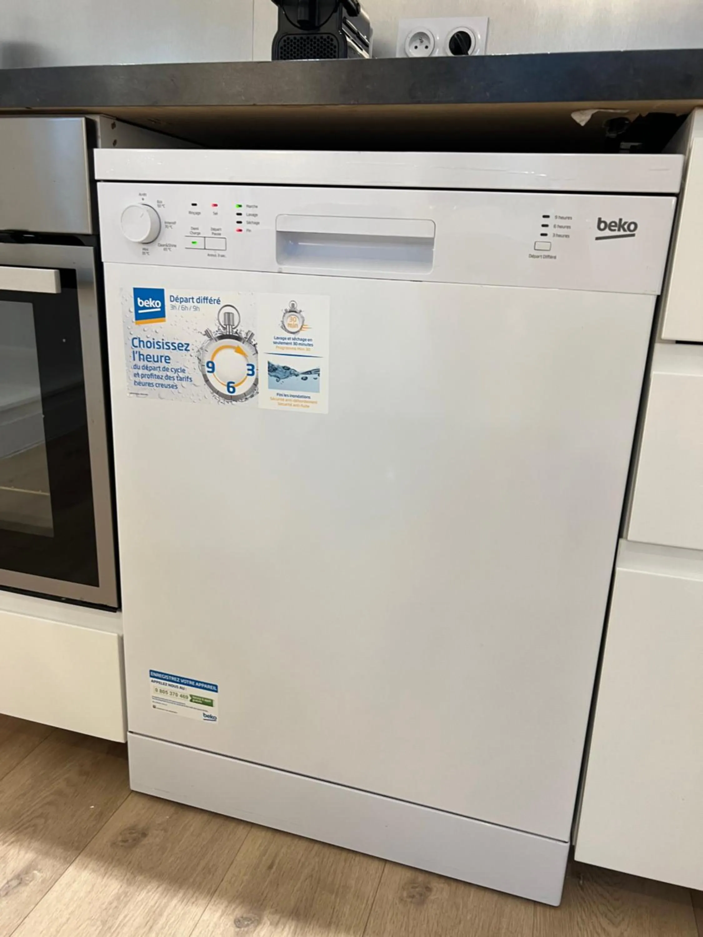 dishwasher in NOTRE DAME - STYLISH APARTMENT