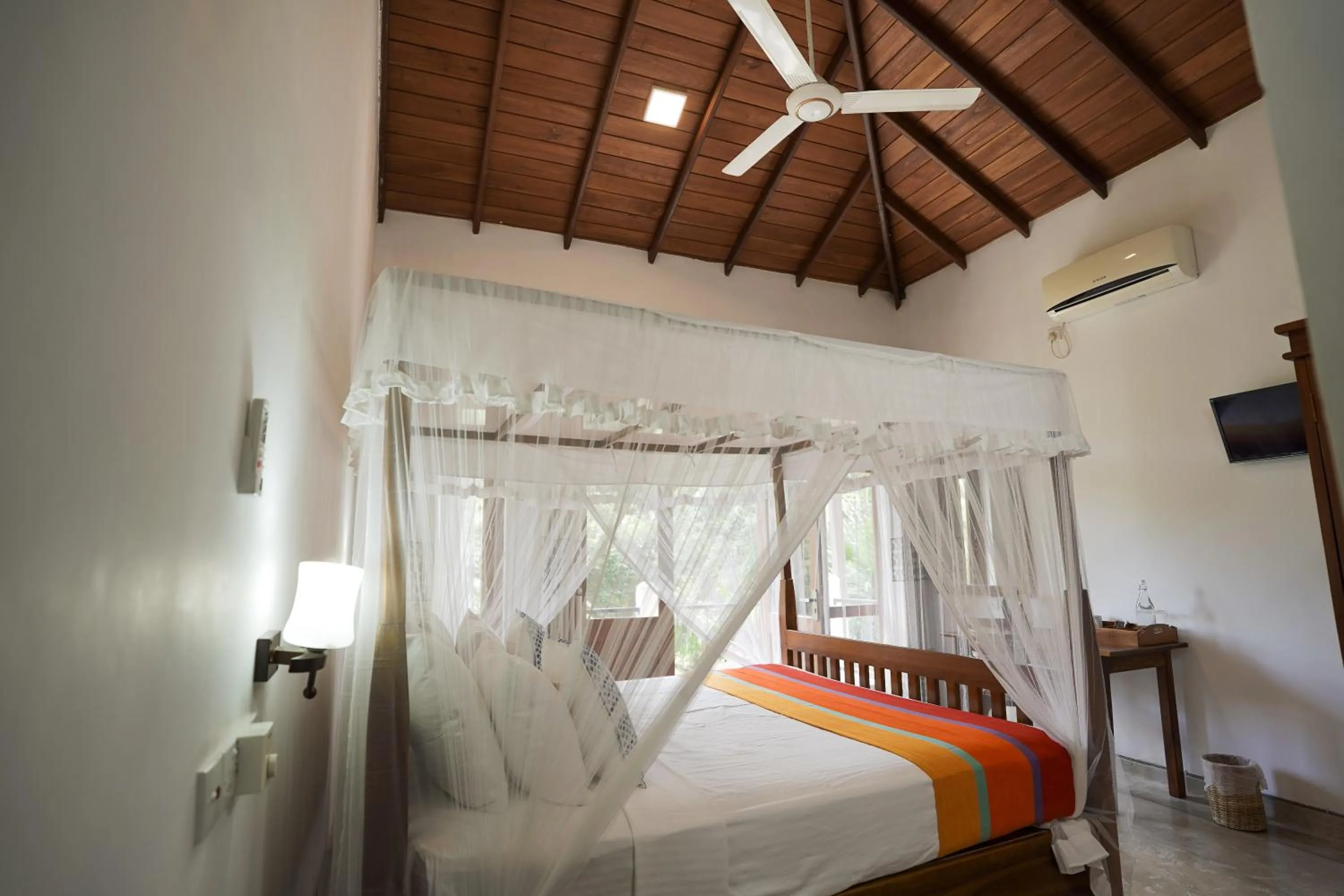 Bedroom, Bed in Hanthana House