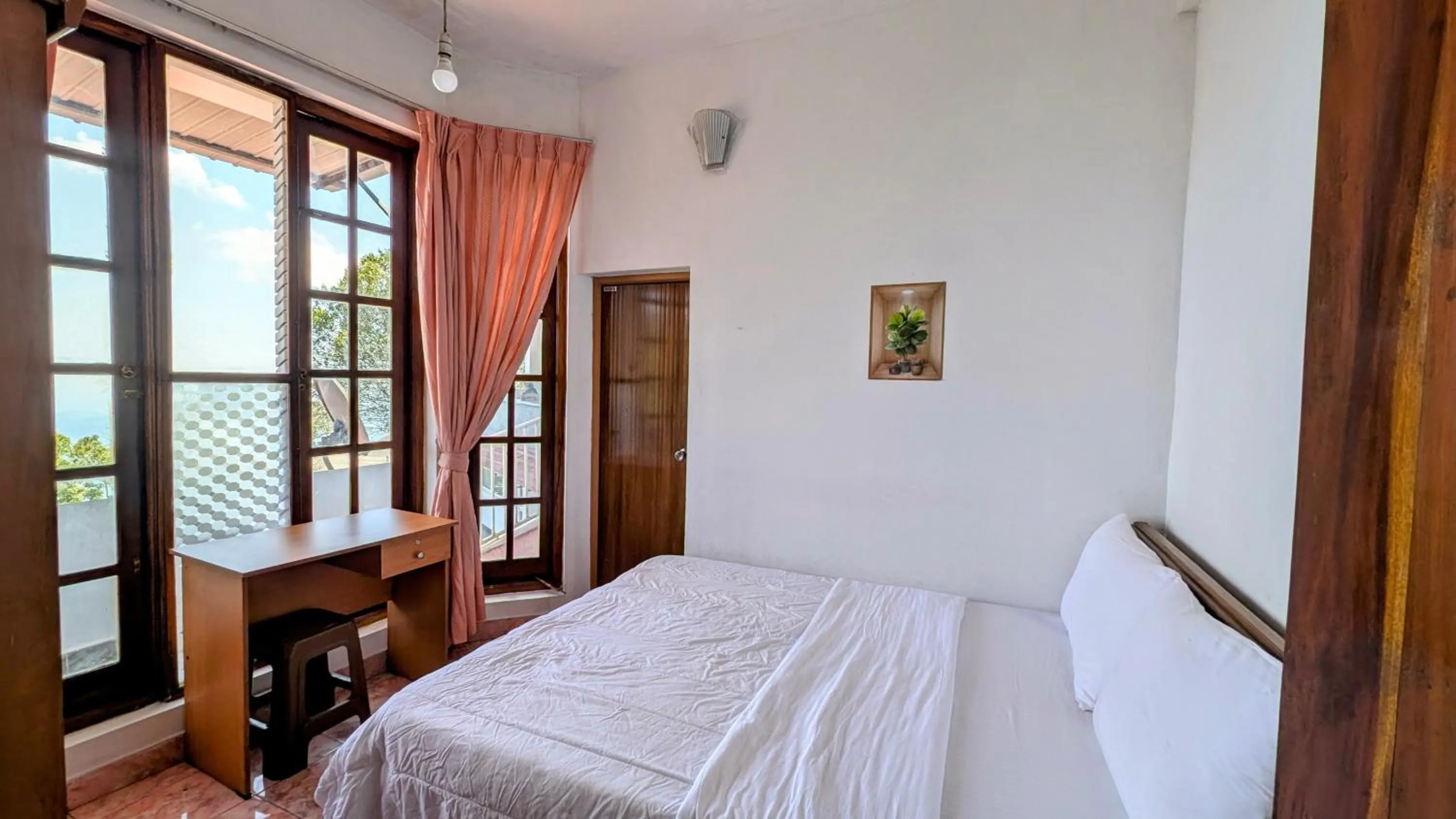 Photo of the whole room, Bed in The Mist Holiday Bungalow