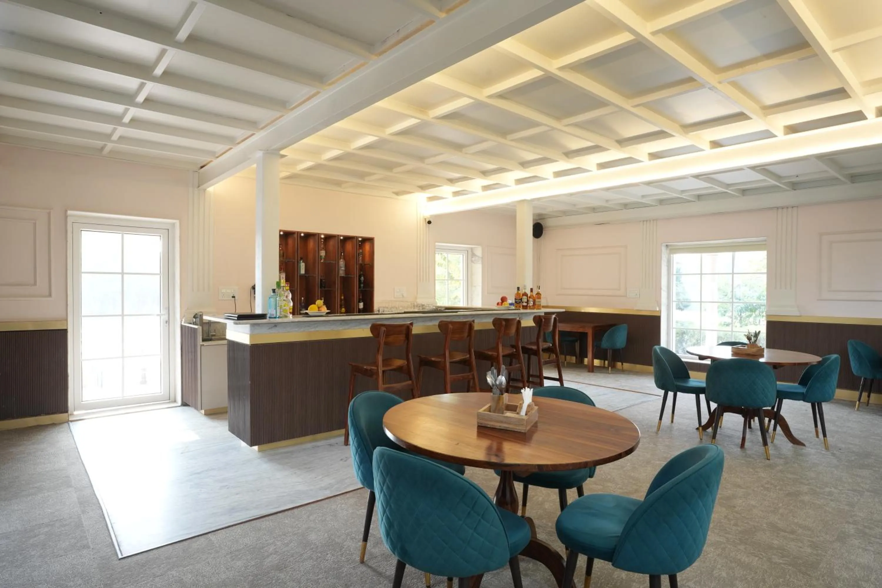 Lounge or bar in Astroport Sariska Treetop by Eight Continents